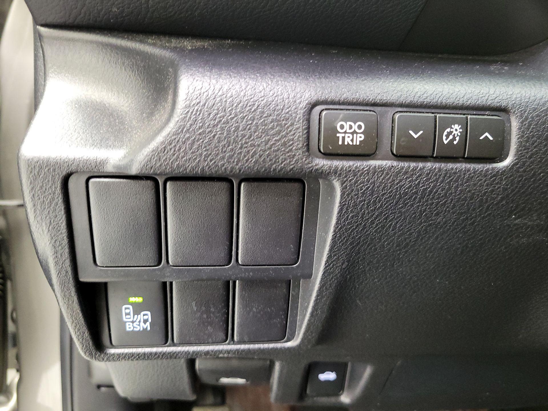 Thumbnail: 2016 Lexus IS - 11