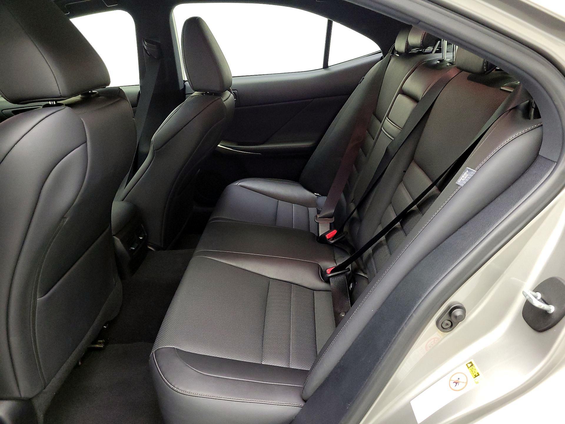 Thumbnail: 2016 Lexus IS - 19