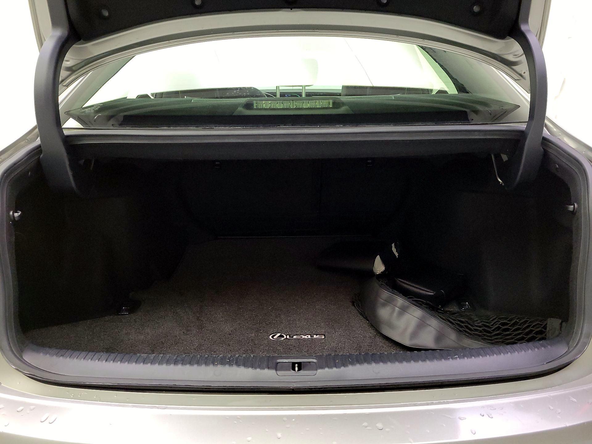 Thumbnail: 2016 Lexus IS - 20