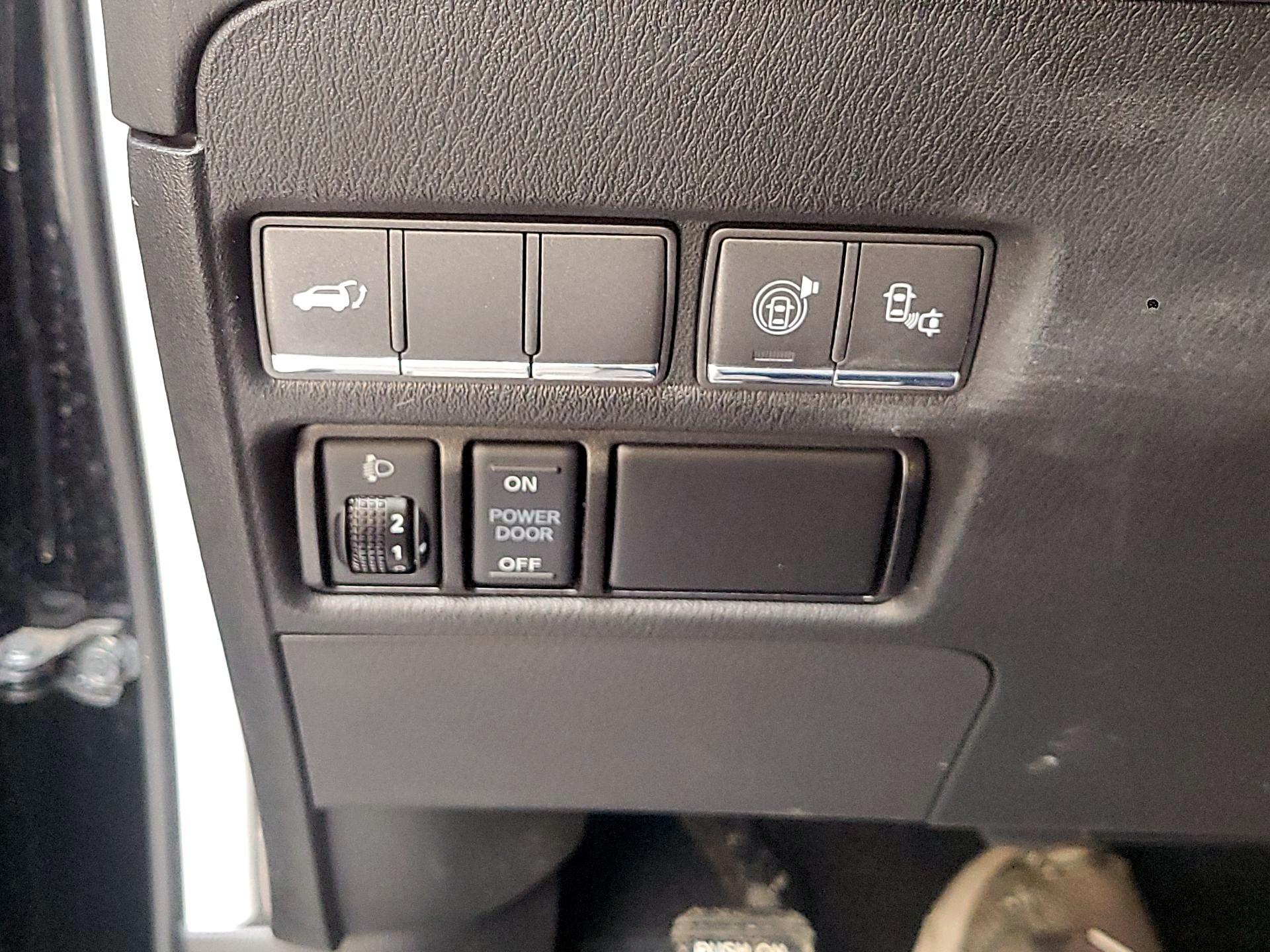 Thumbnail: 2017 INFINITI QX80 - 11