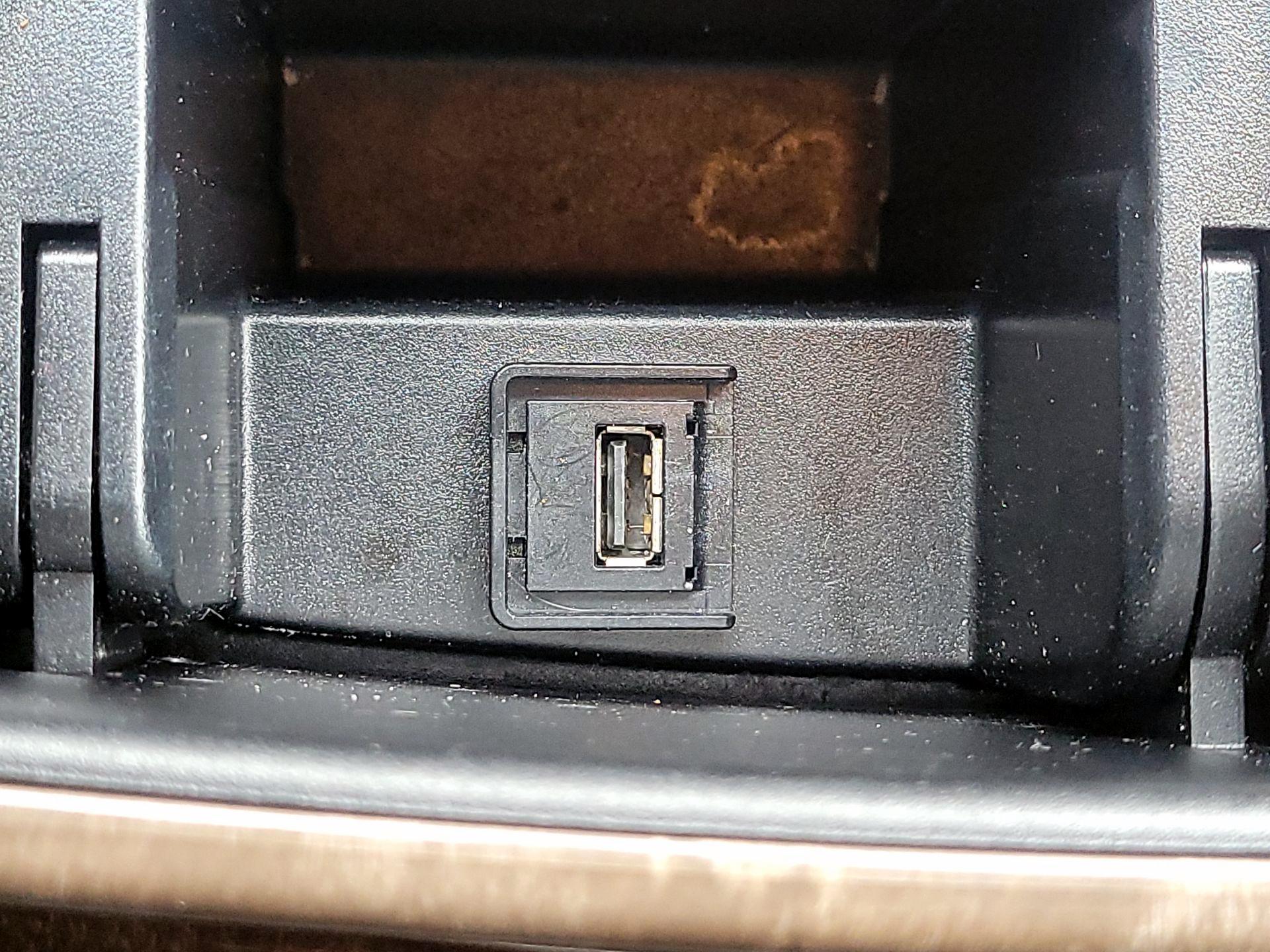 Thumbnail: 2017 INFINITI QX80 - 16