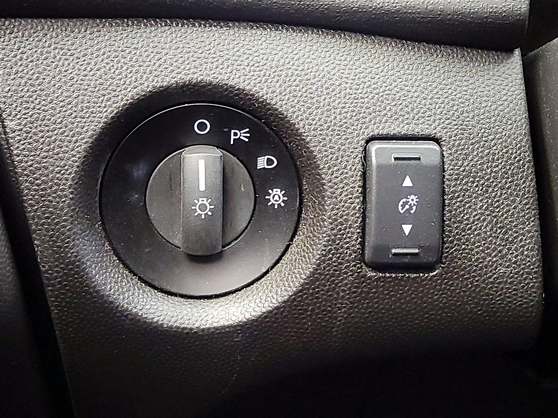 Thumbnail: 2016 Ford Fiesta - 11