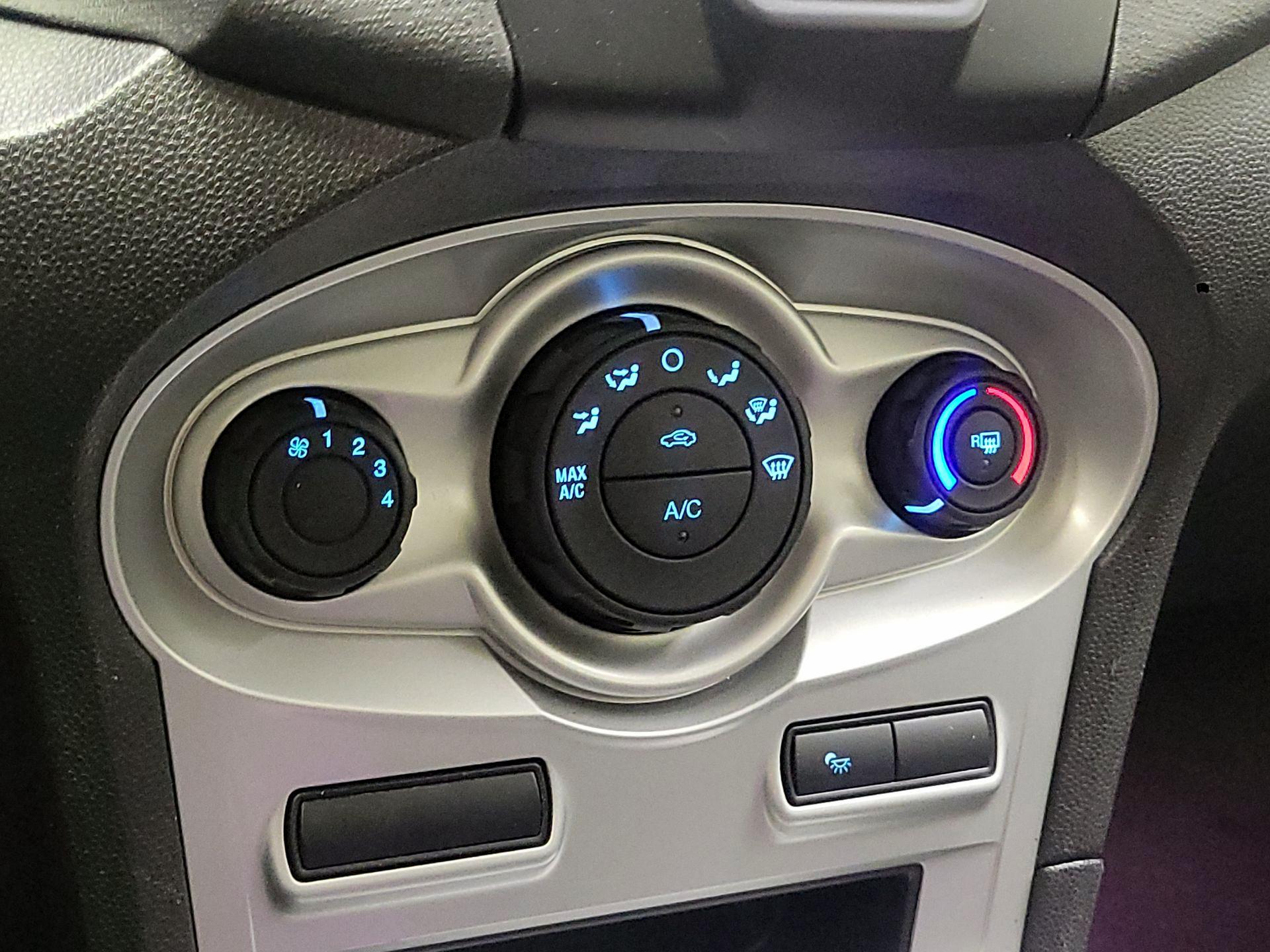 Thumbnail: 2016 Ford Fiesta - 13