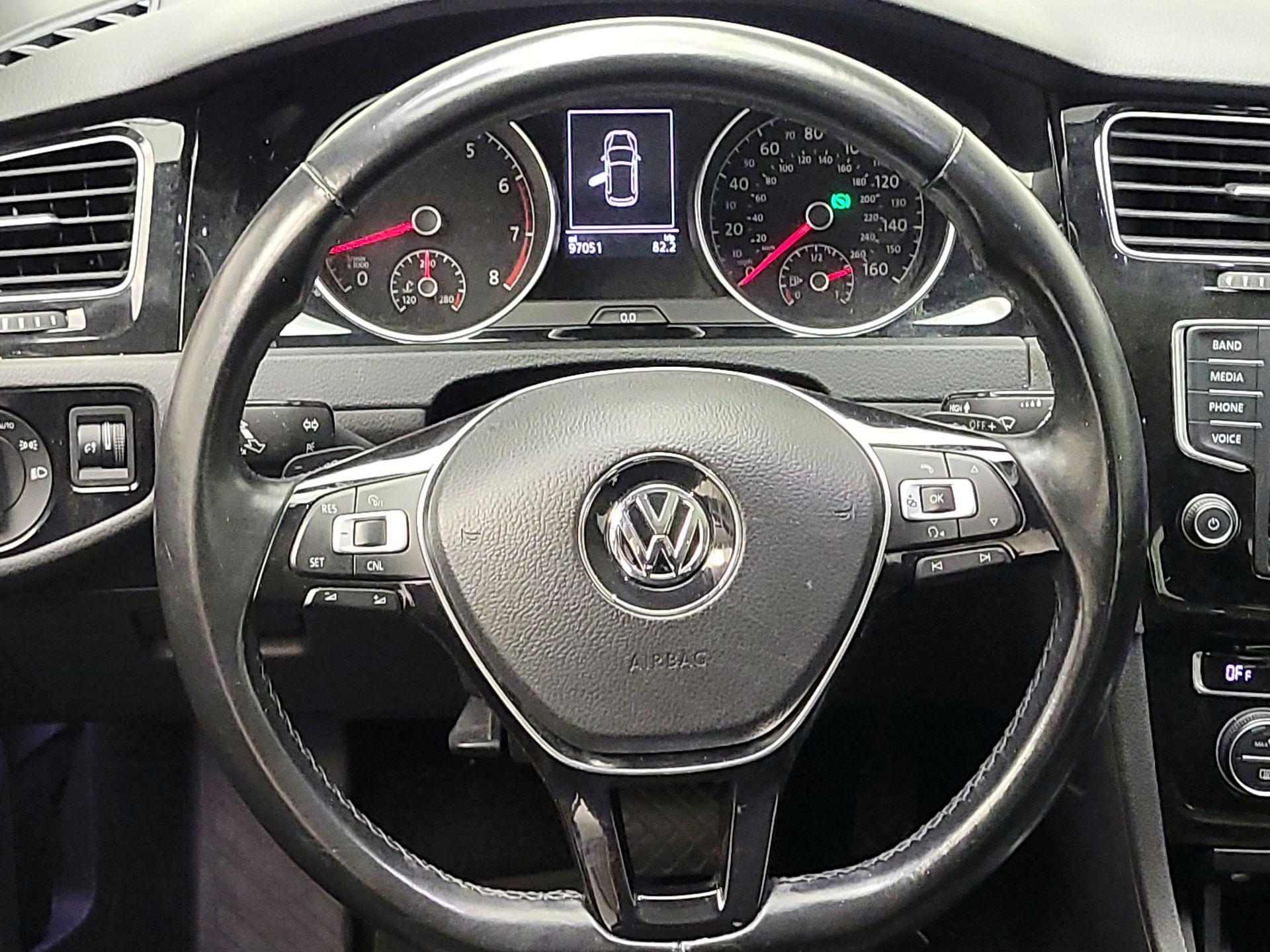 Thumbnail: 2015 Volkswagen Golf - 10