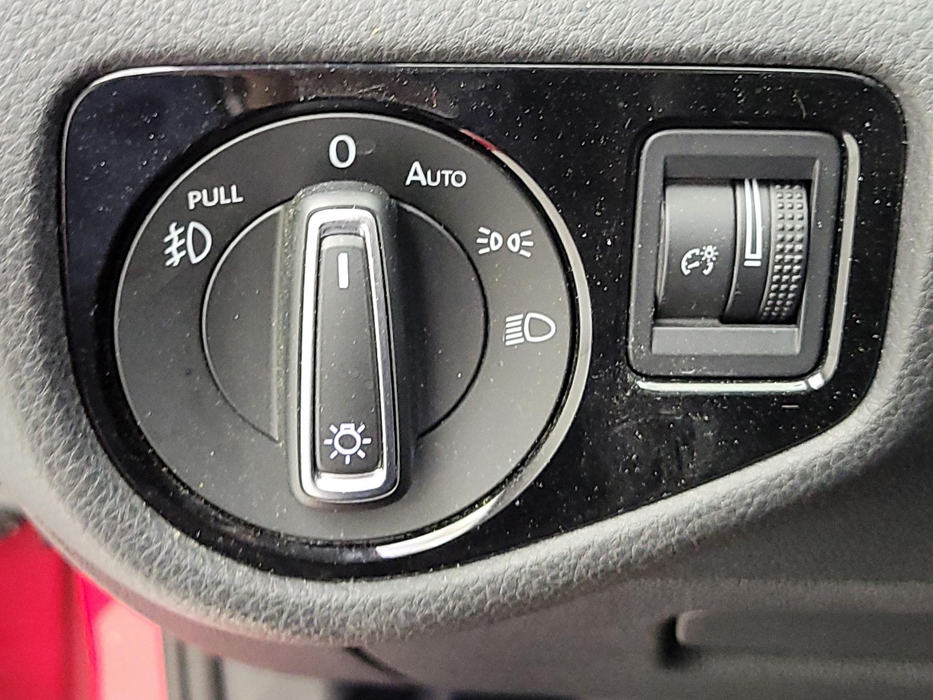 Thumbnail: 2015 Volkswagen Golf - 13