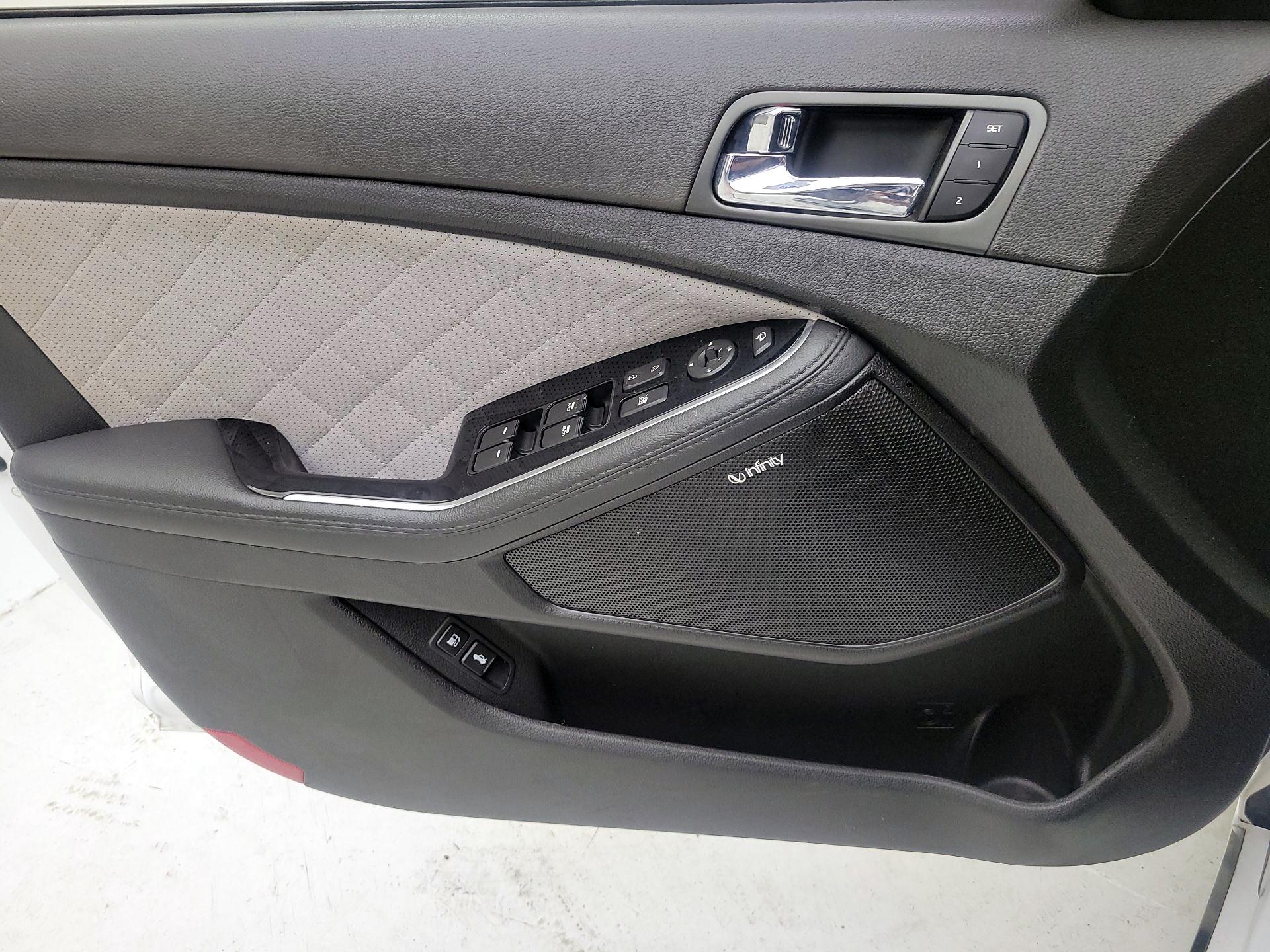 Thumbnail: 2015 Kia Optima - 10