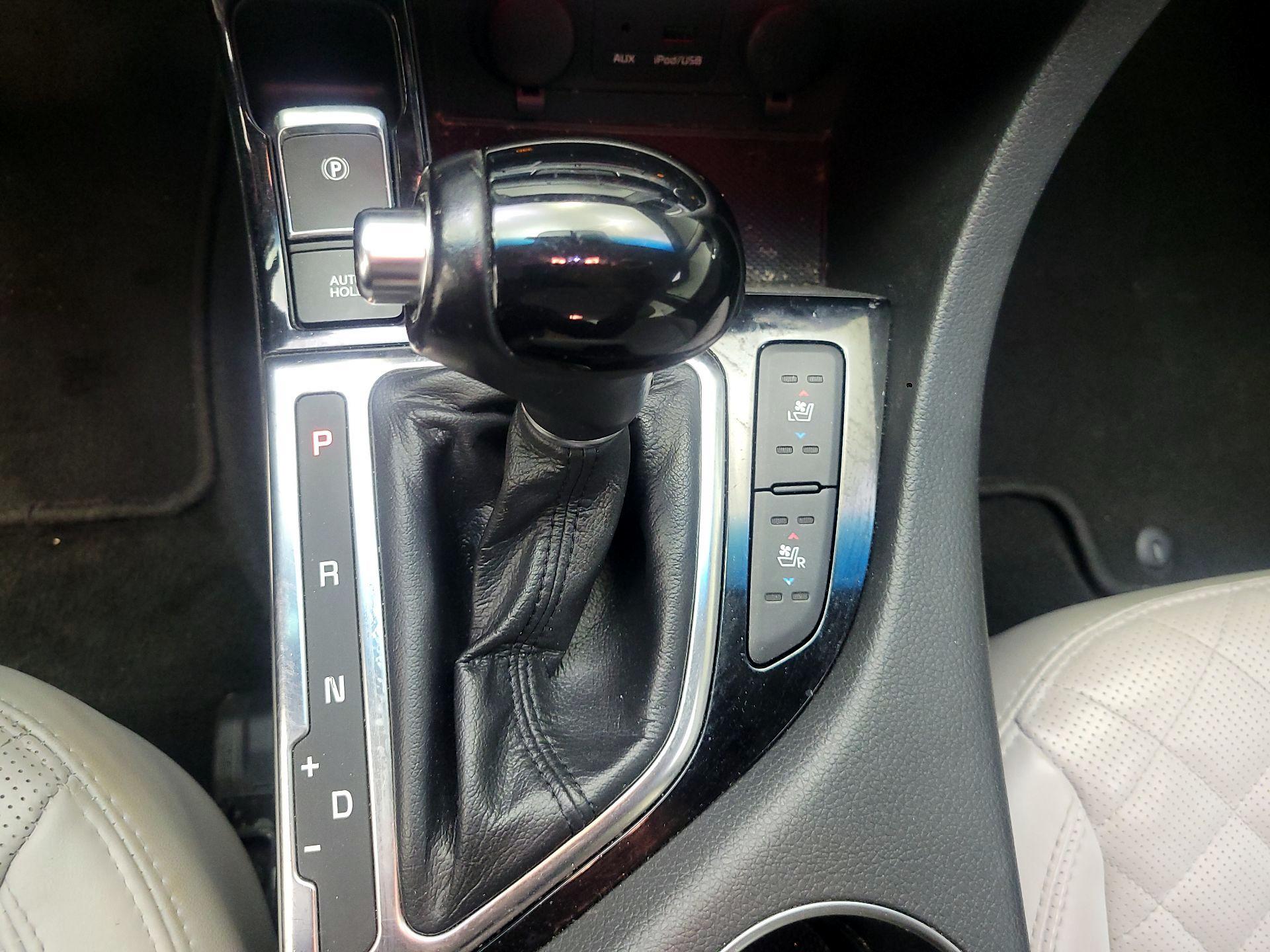 Thumbnail: 2015 Kia Optima - 16