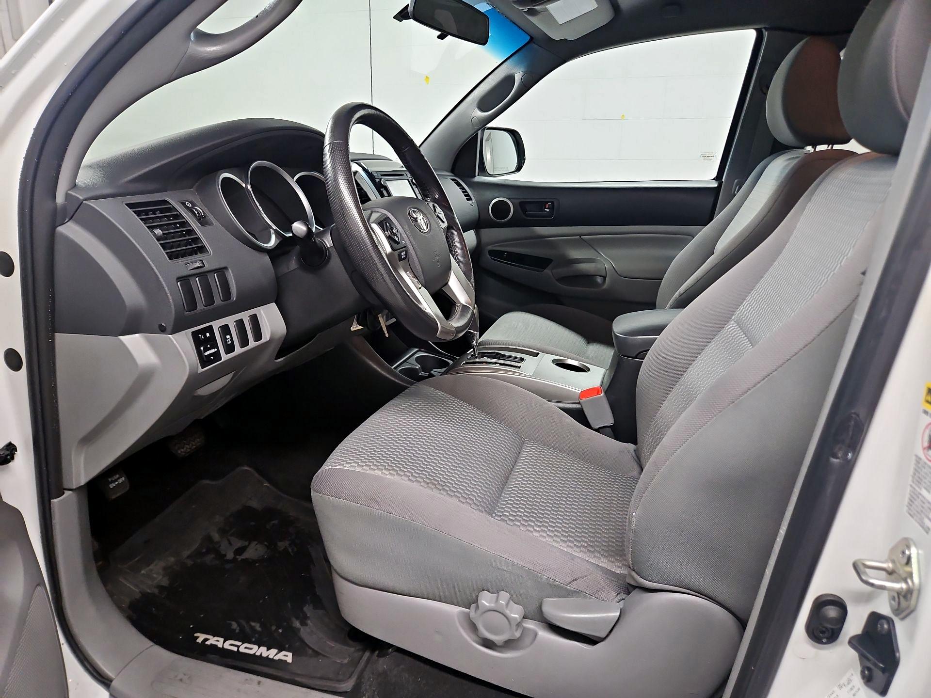Thumbnail: 2015 Toyota Tacoma - 11