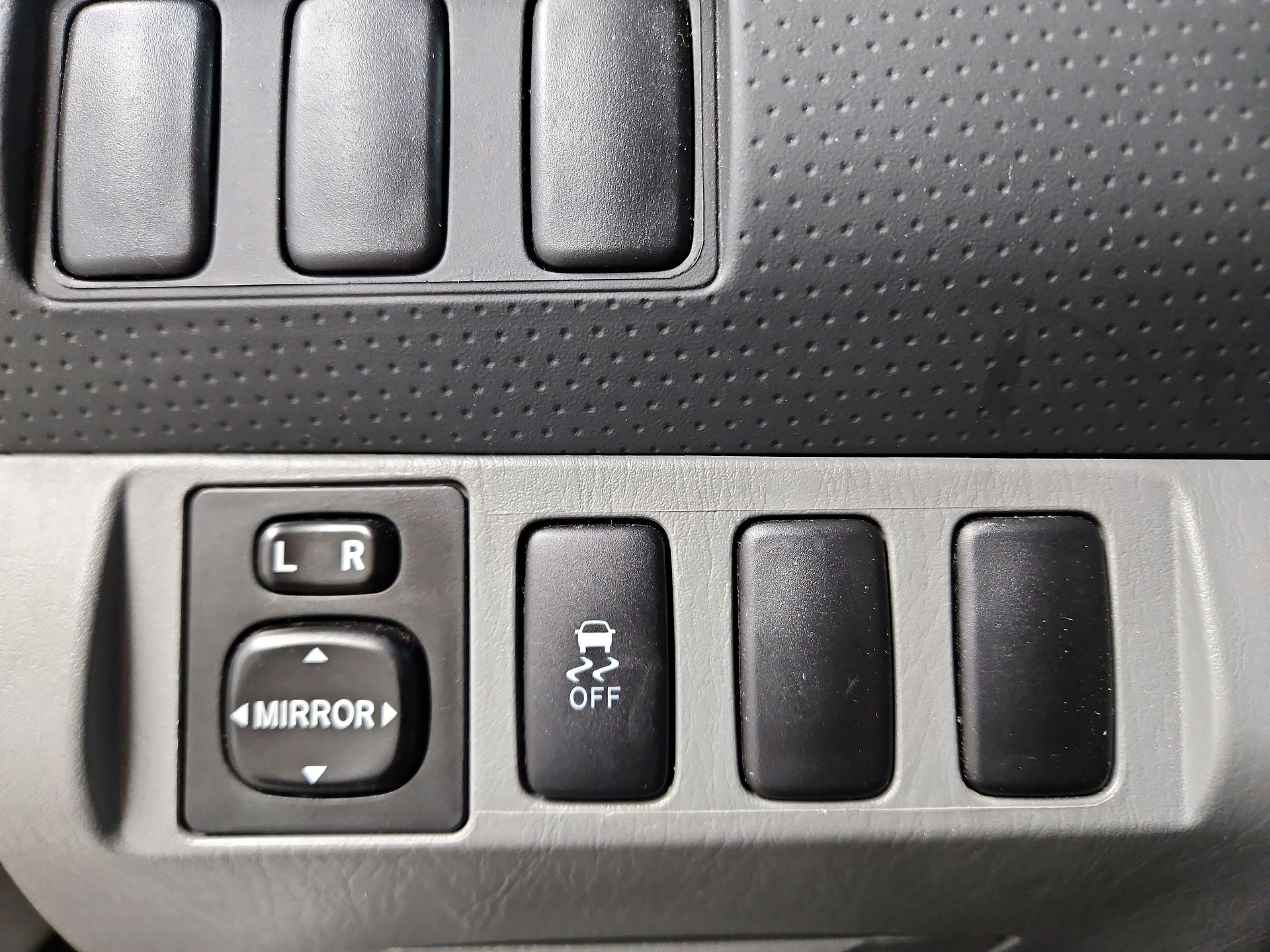 Thumbnail: 2015 Toyota Tacoma - 13