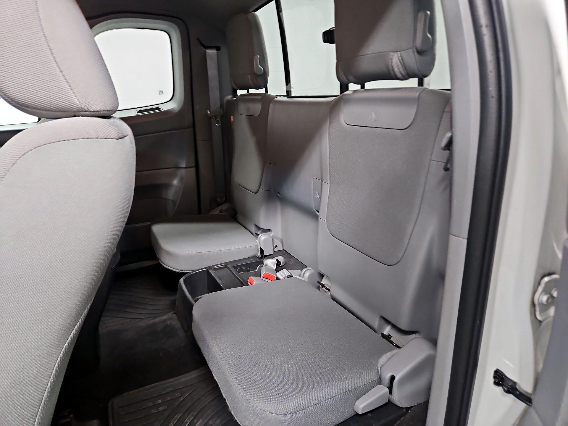 Thumbnail: 2015 Toyota Tacoma - 19