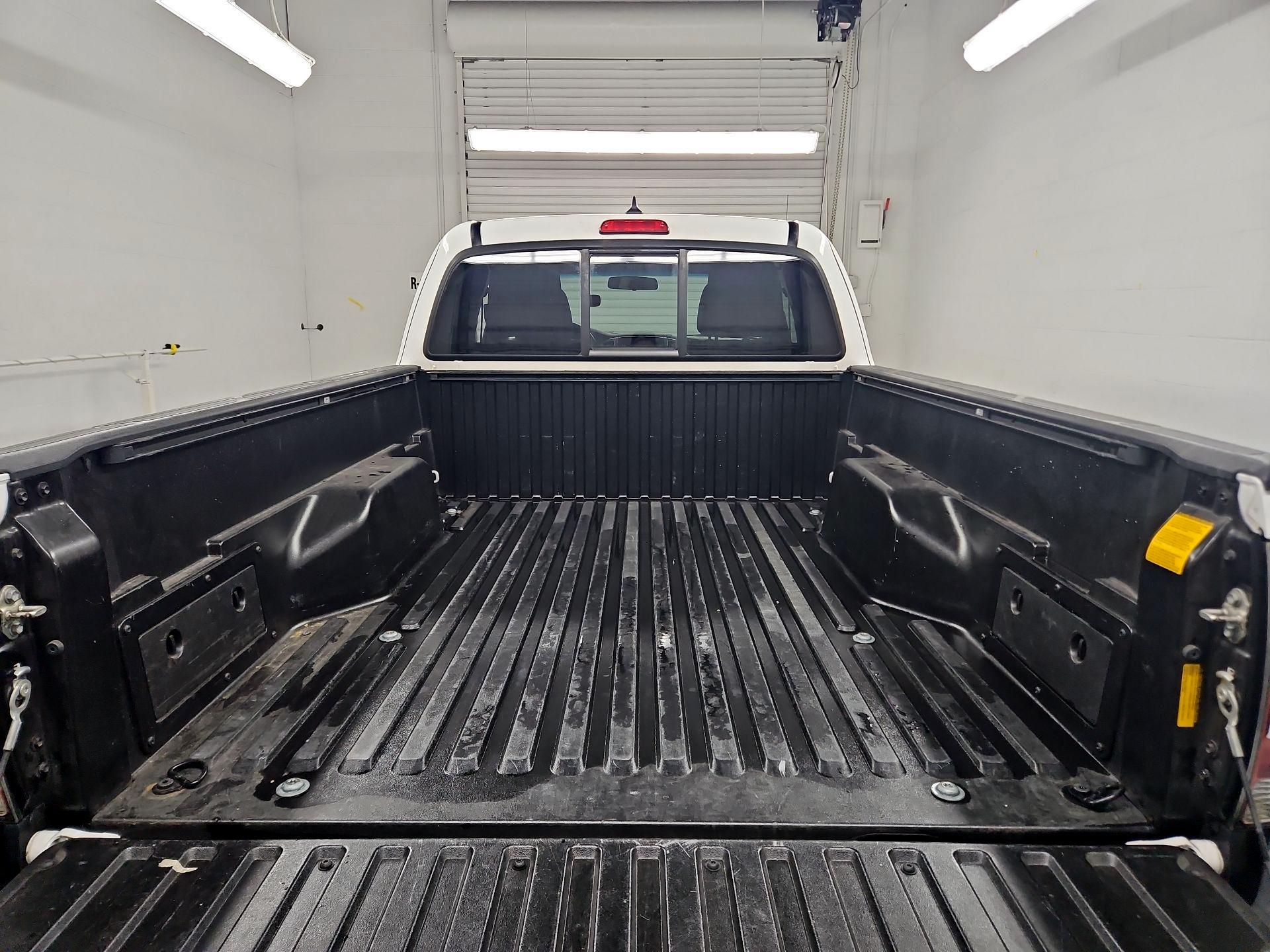 Thumbnail: 2015 Toyota Tacoma - 20