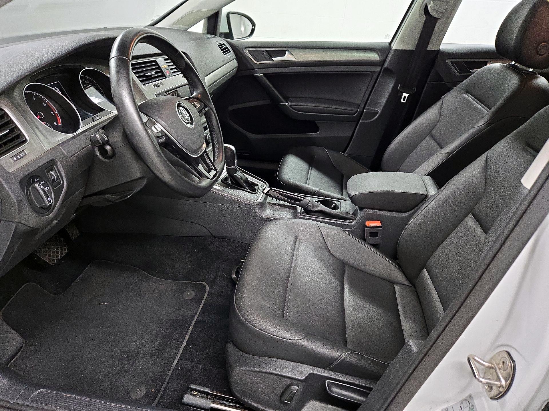 Thumbnail: 2017 Volkswagen Golf - 11