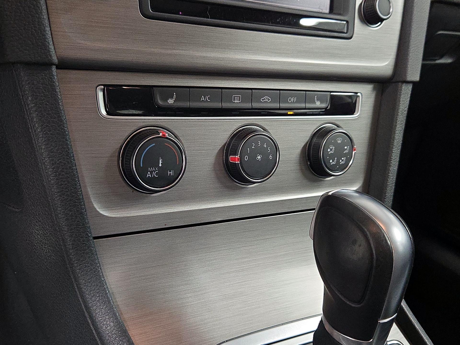 Thumbnail: 2017 Volkswagen Golf - 15