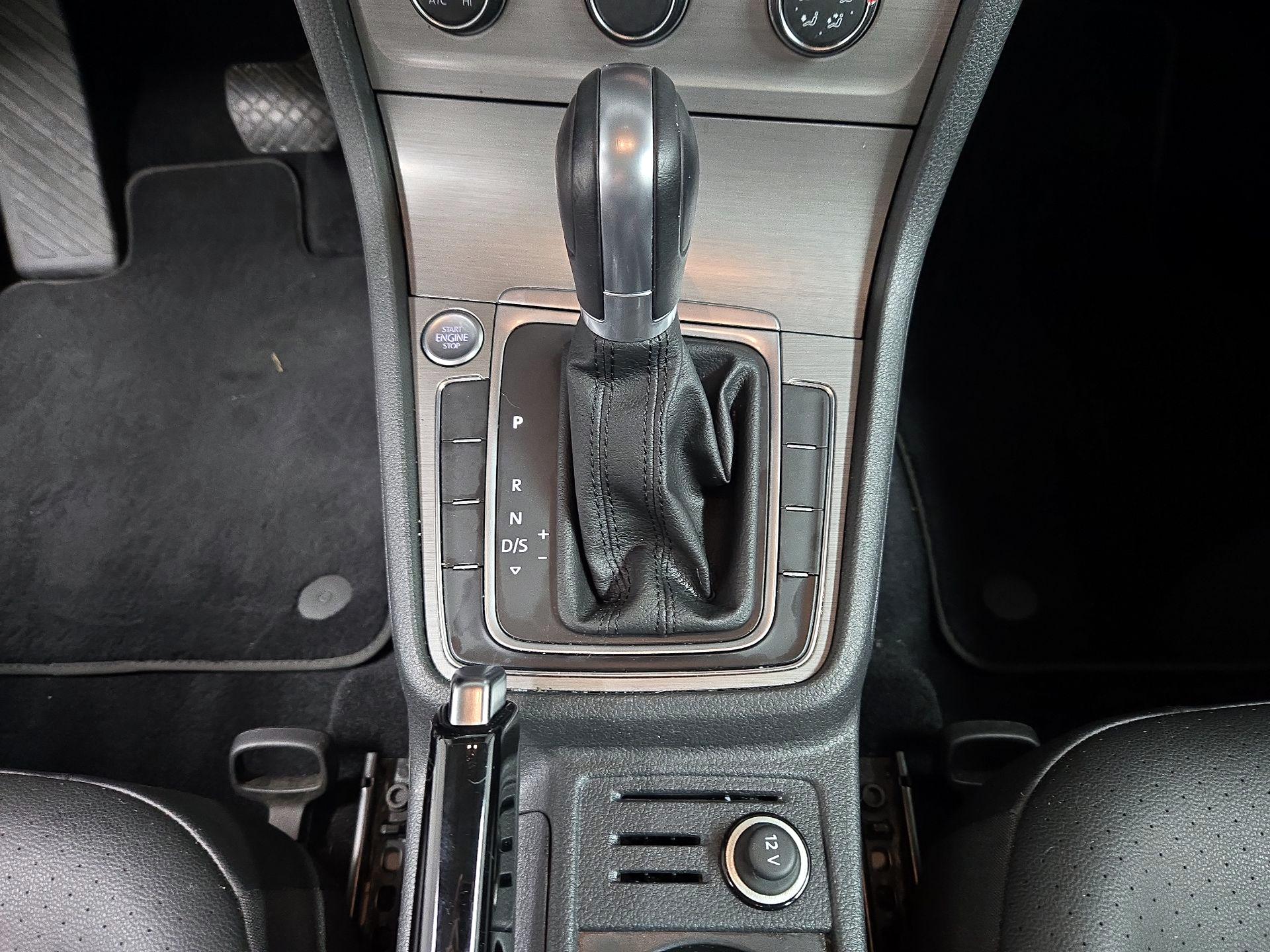 Thumbnail: 2017 Volkswagen Golf - 16