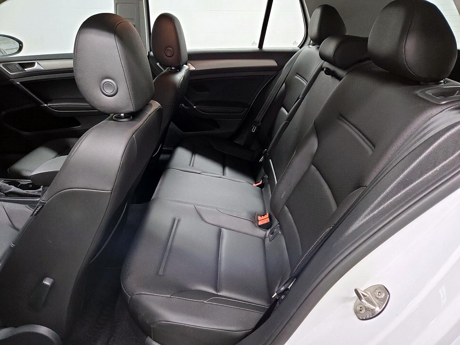 Thumbnail: 2017 Volkswagen Golf - 20