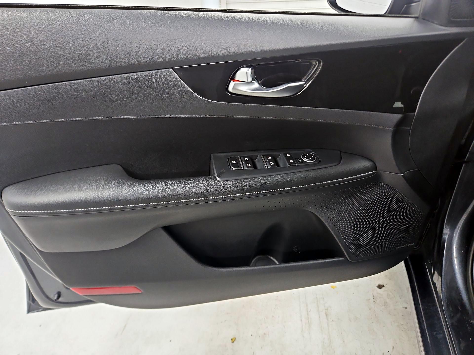 Thumbnail: 2021 Kia Forte - 12