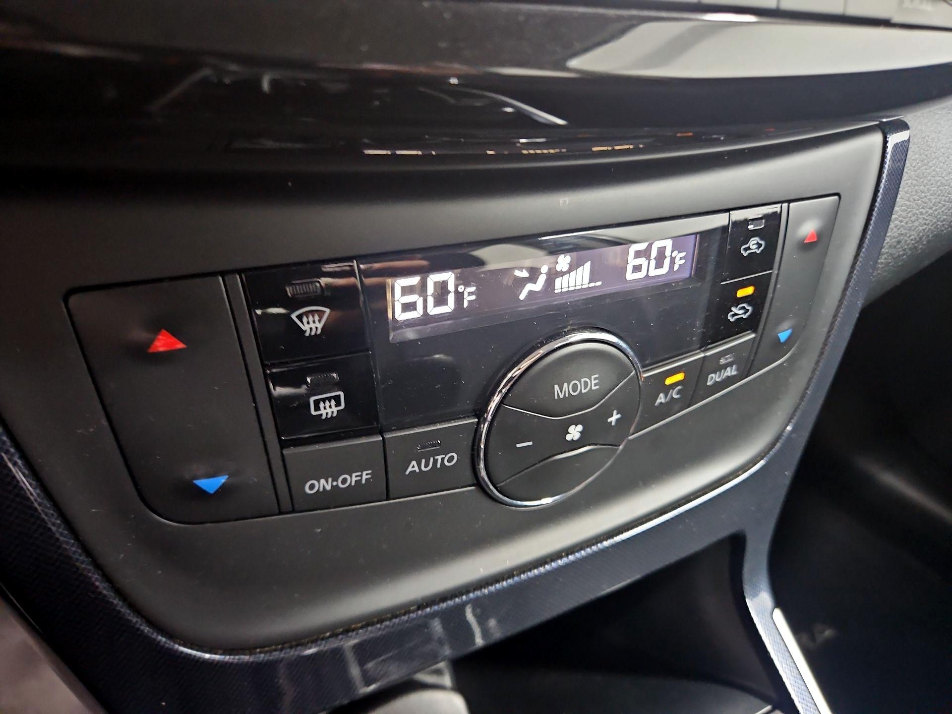 Thumbnail: 2018 Nissan Sentra - 16