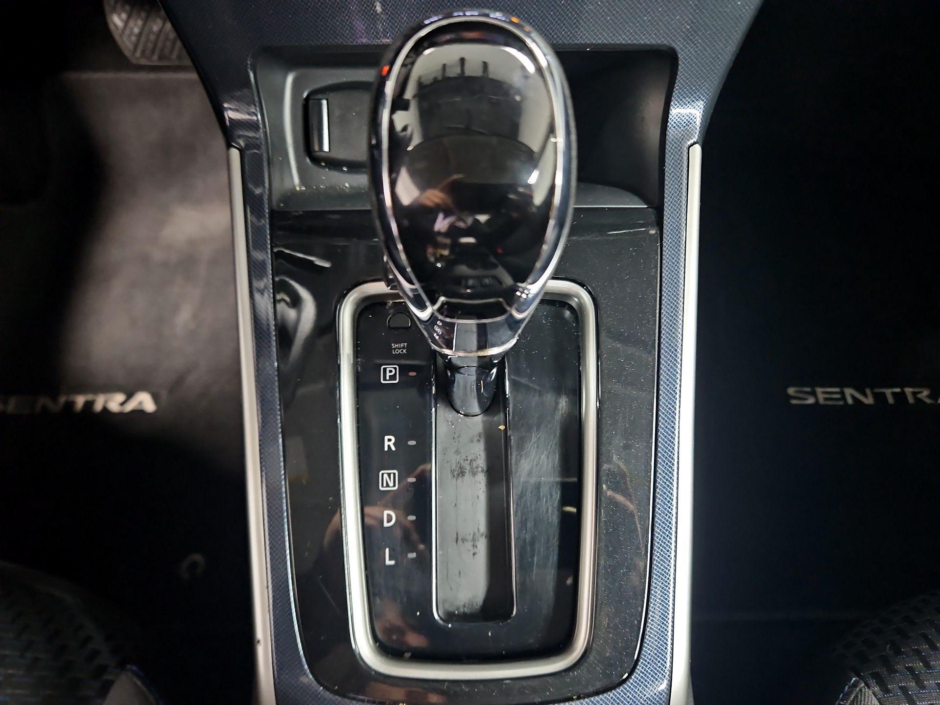 Thumbnail: 2018 Nissan Sentra - 17