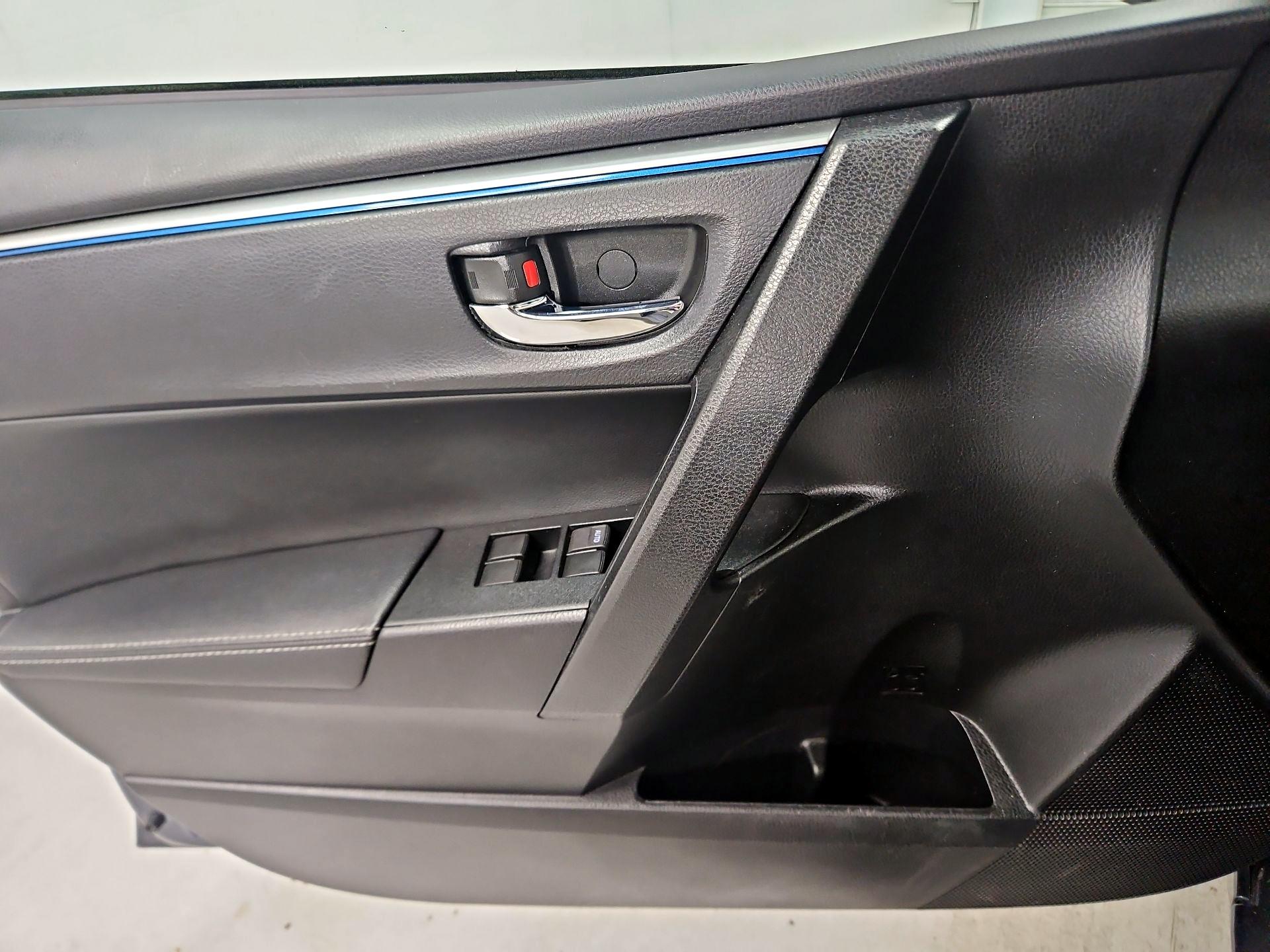 Thumbnail: 2015 Toyota Corolla - 12