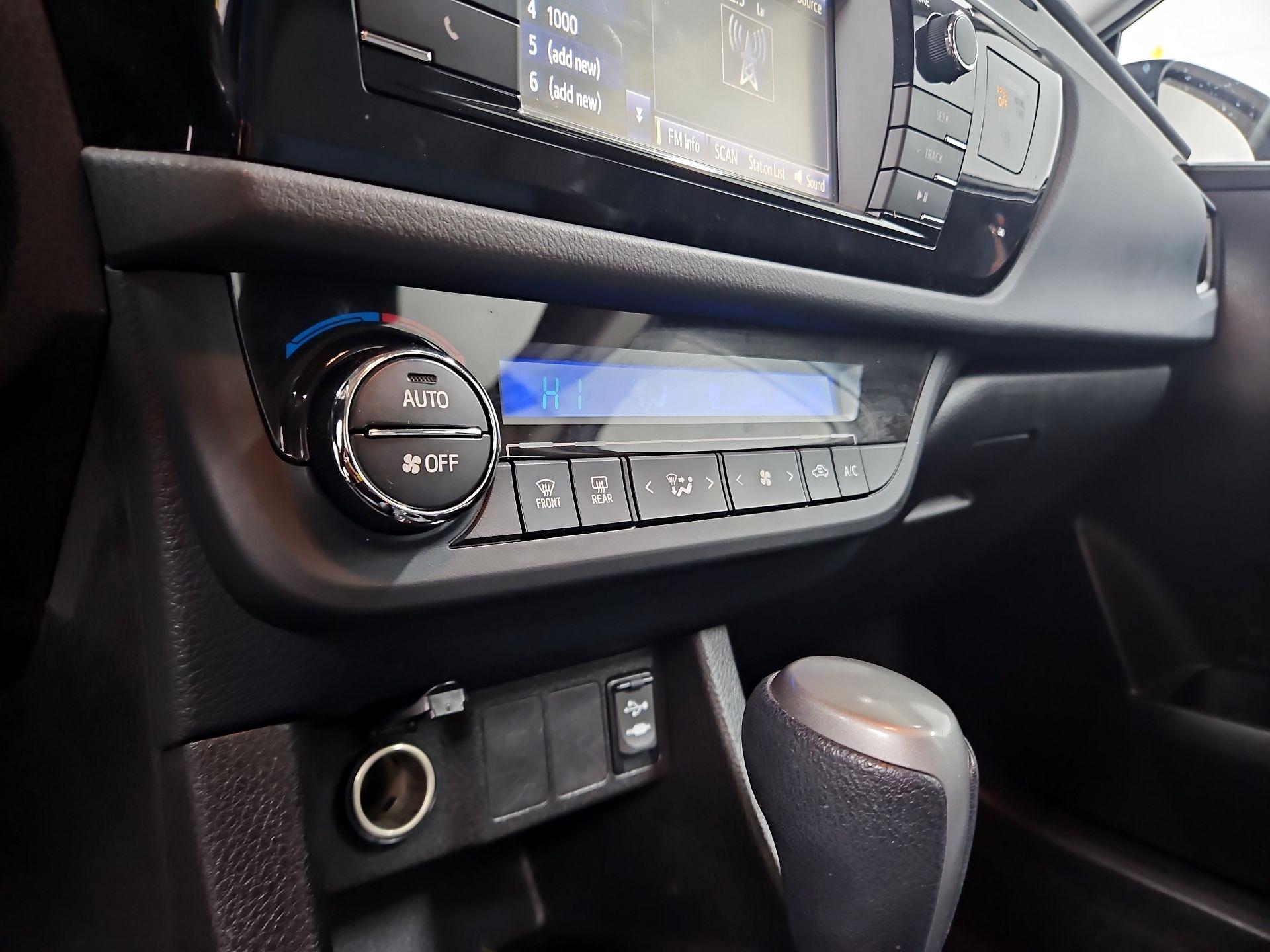 Thumbnail: 2015 Toyota Corolla - 16