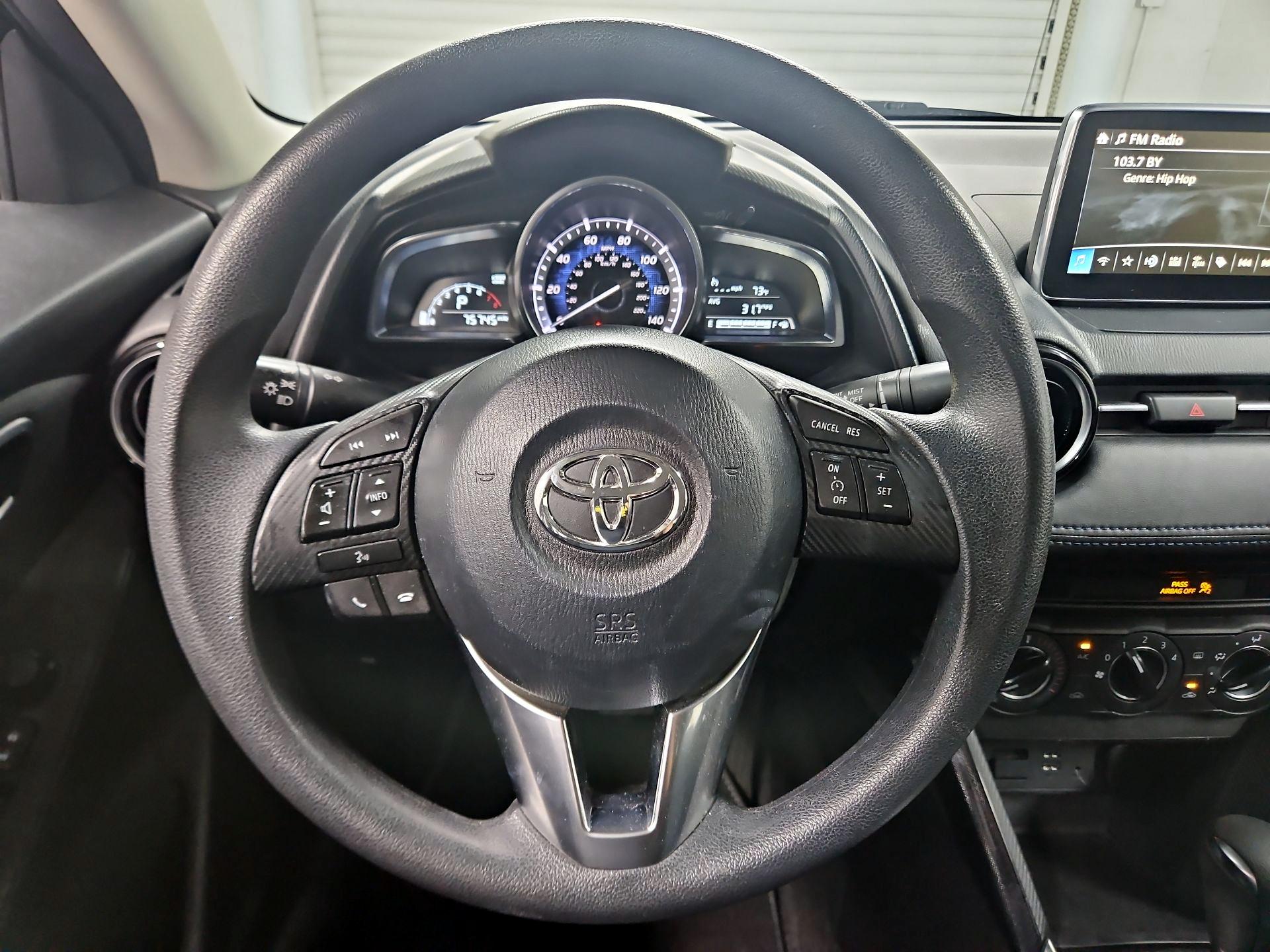 Thumbnail: 2017 Toyota Yaris iA - 10