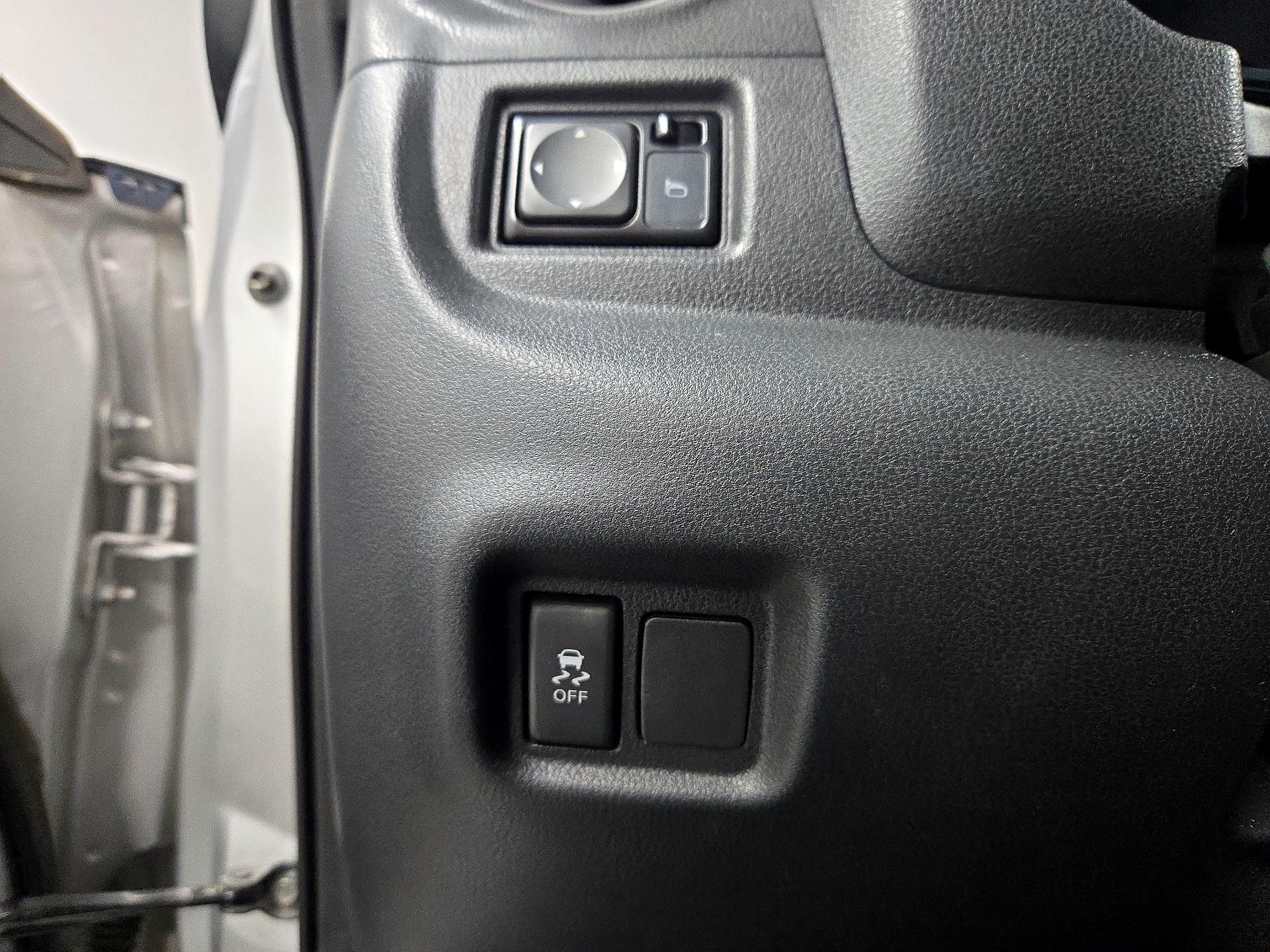 Thumbnail: 2014 Nissan Versa Note - 13