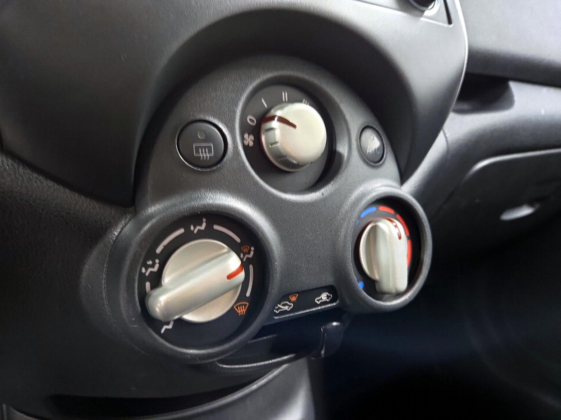 Thumbnail: 2014 Nissan Versa Note - 15