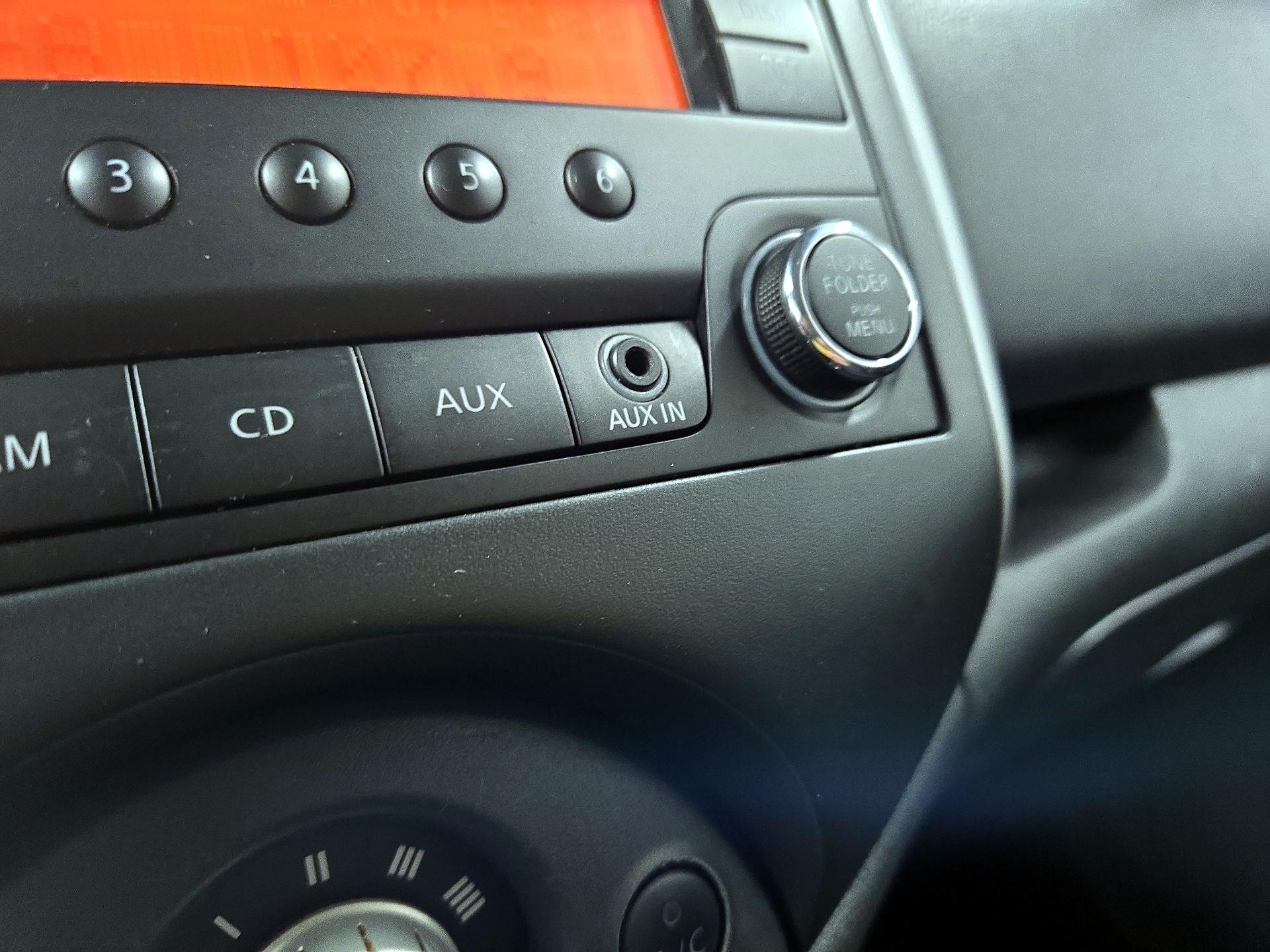 Thumbnail: 2014 Nissan Versa Note - 17