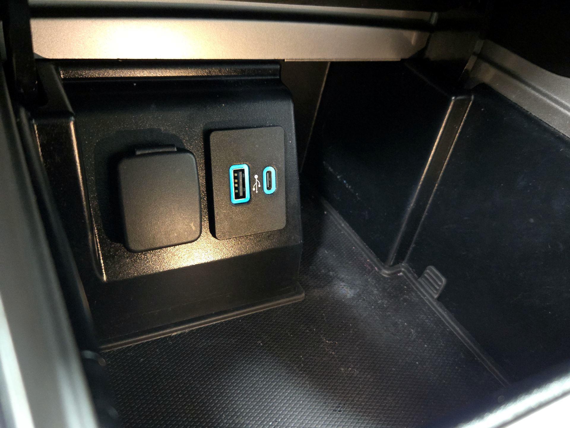 Thumbnail: 2020 Ford Explorer - 19