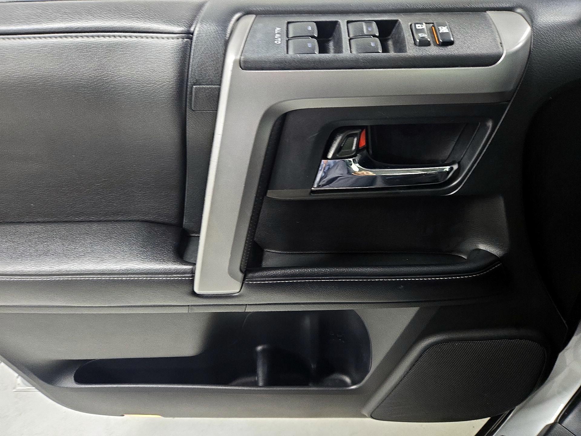 Thumbnail: 2016 Toyota 4Runner - 12