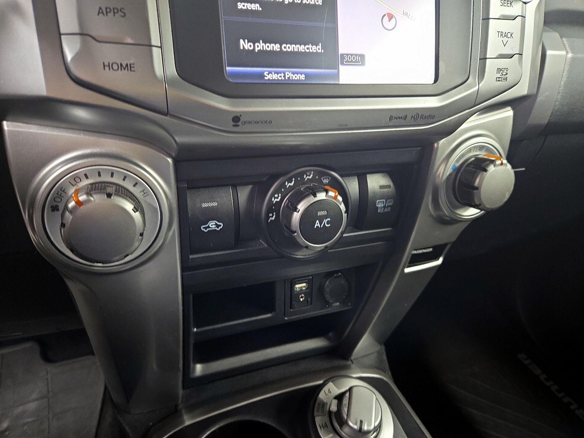 Thumbnail: 2016 Toyota 4Runner - 17