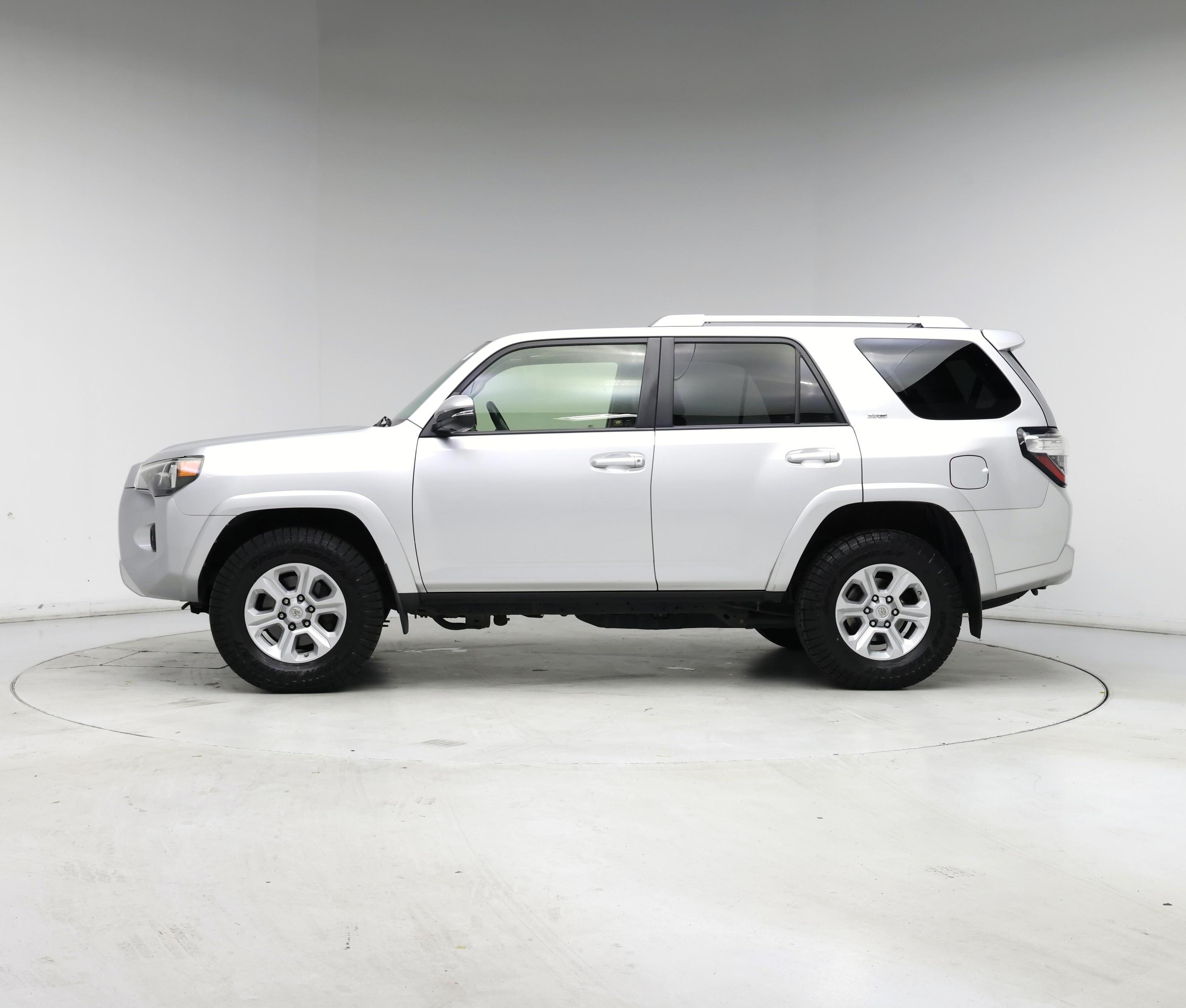 Thumbnail: 2016 Toyota 4Runner - 3