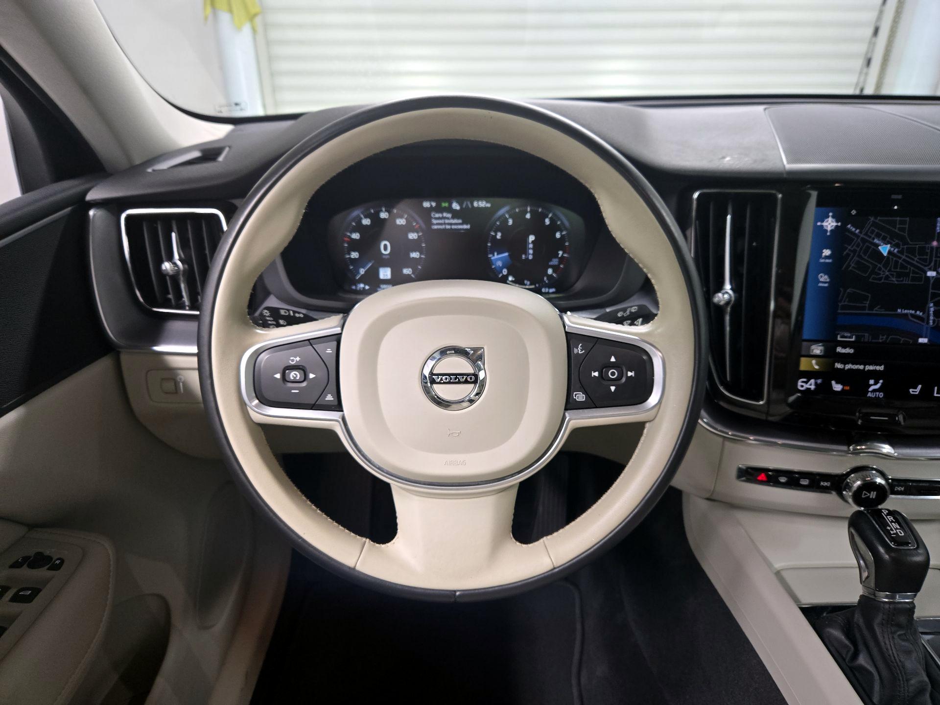 Thumbnail: 2021 Volvo XC60 - 10