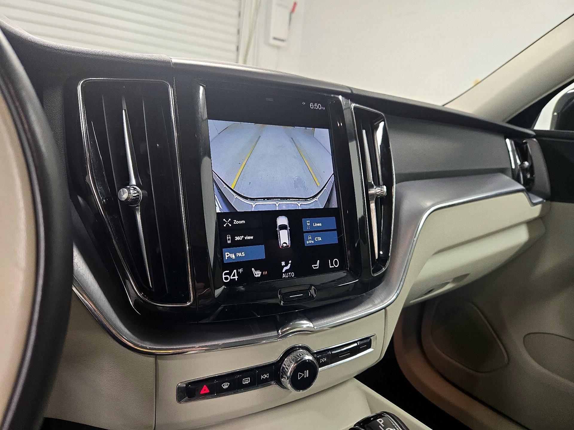 Thumbnail: 2021 Volvo XC60 - 15