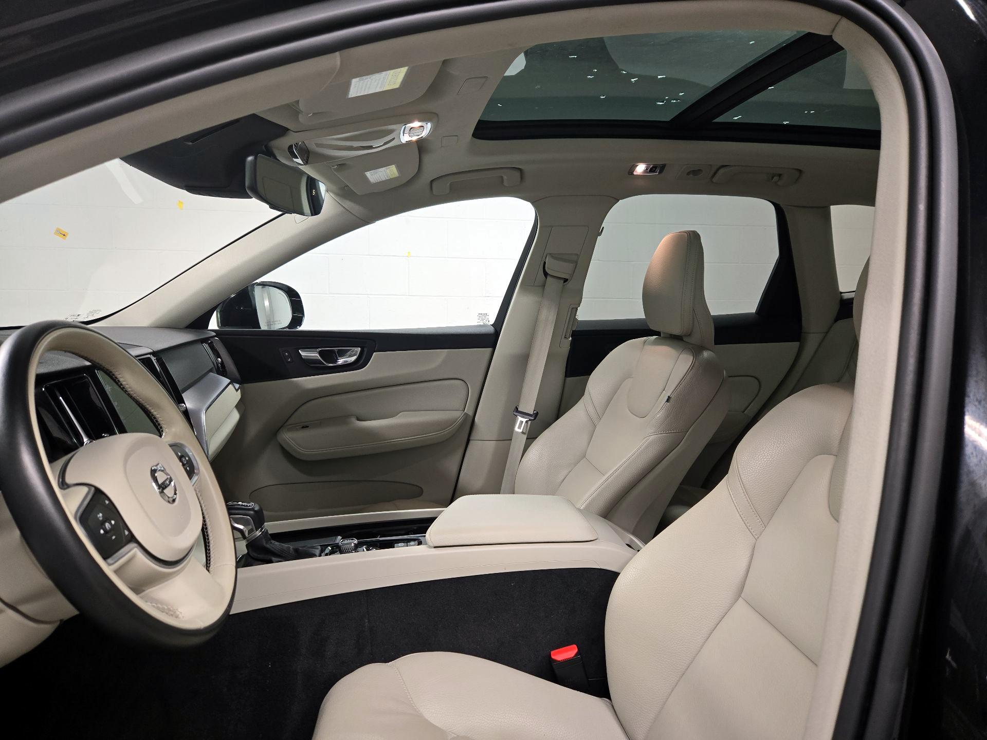 Thumbnail: 2021 Volvo XC60 - 20