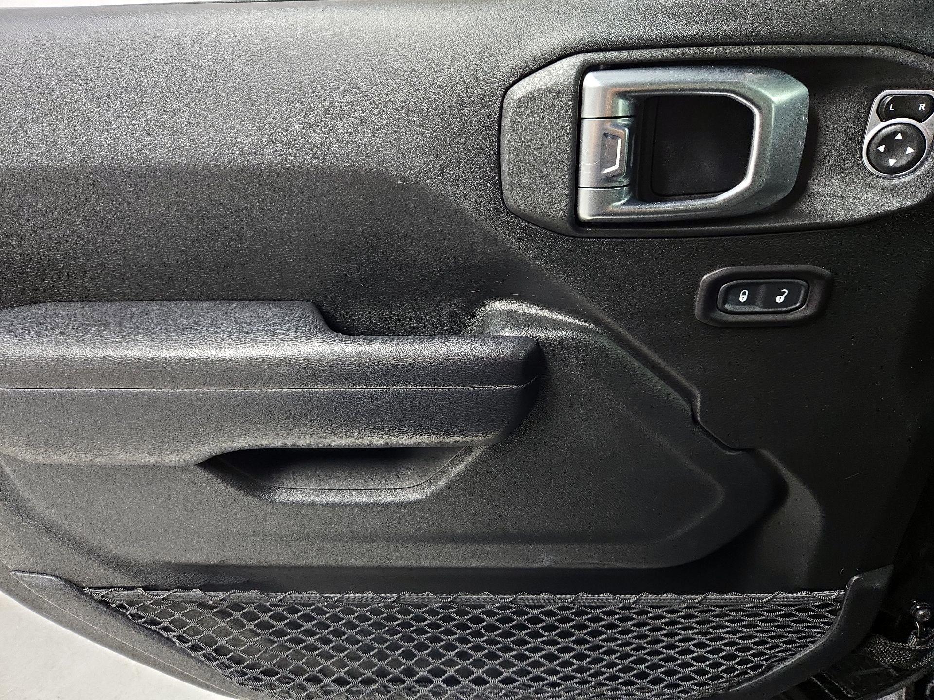 Thumbnail: 2018 Jeep Wrangler - 12