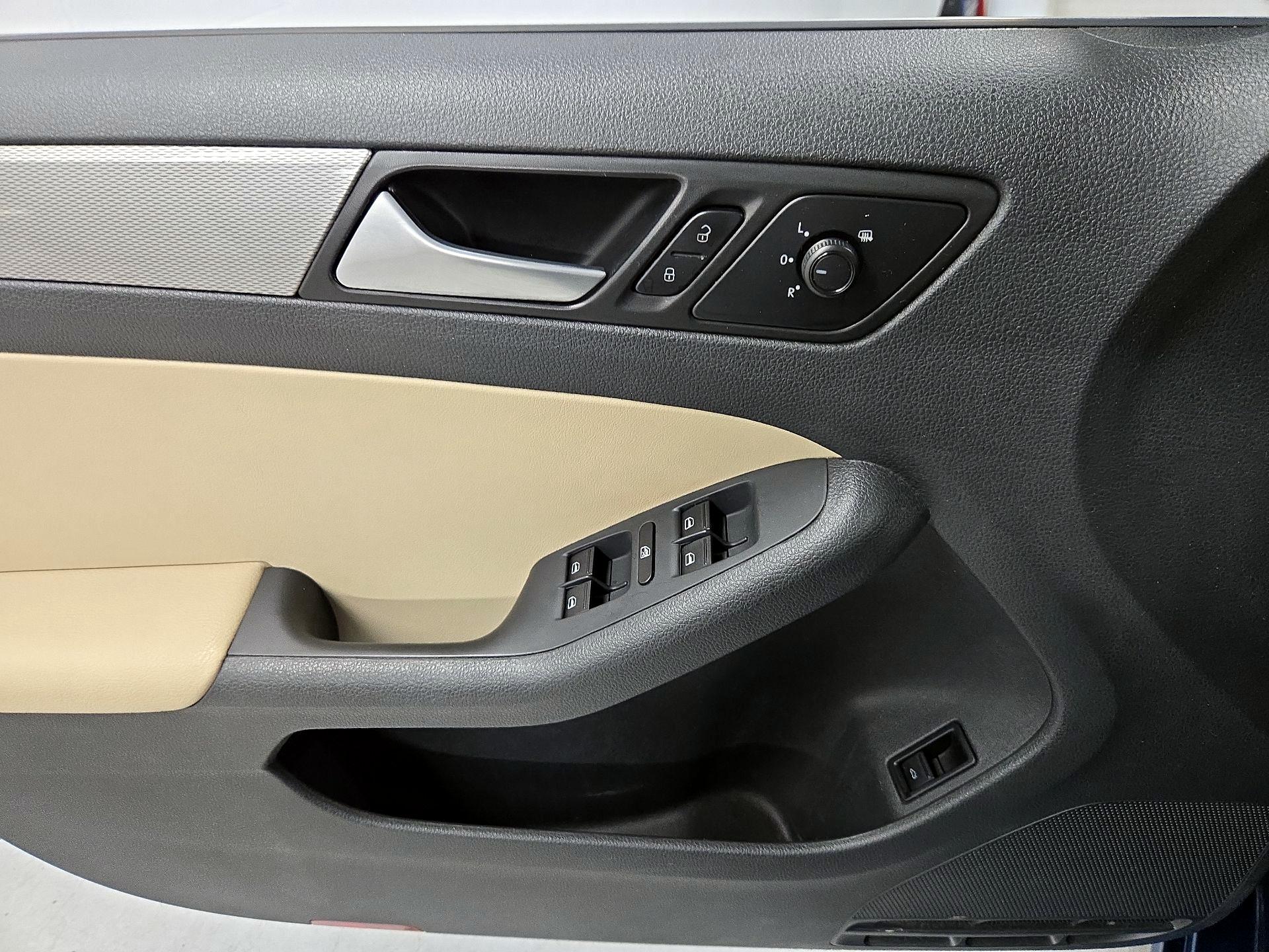 Thumbnail: 2018 Volkswagen Jetta - 12