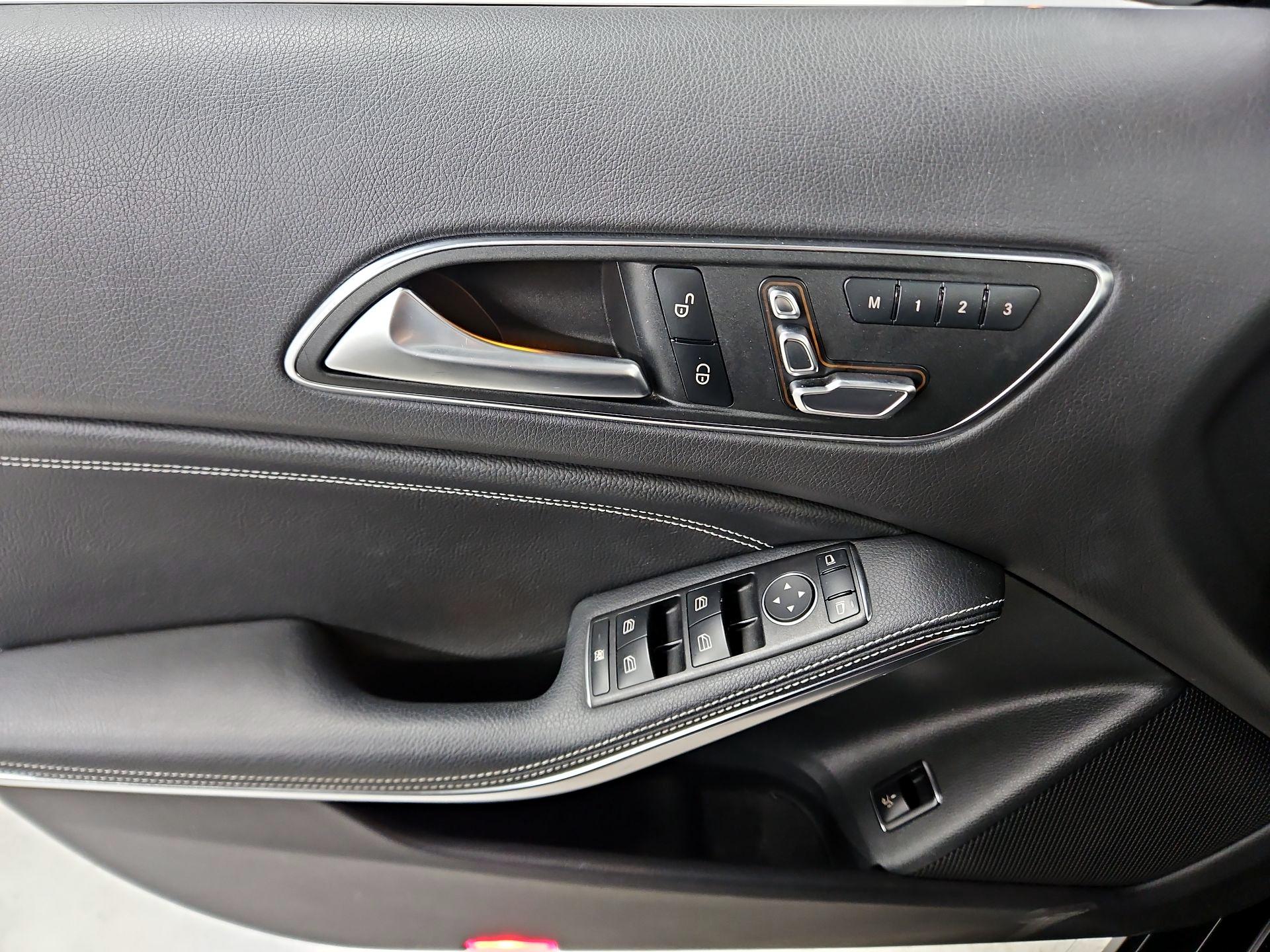 Thumbnail: 2018 Mercedes-Benz GLA - 12