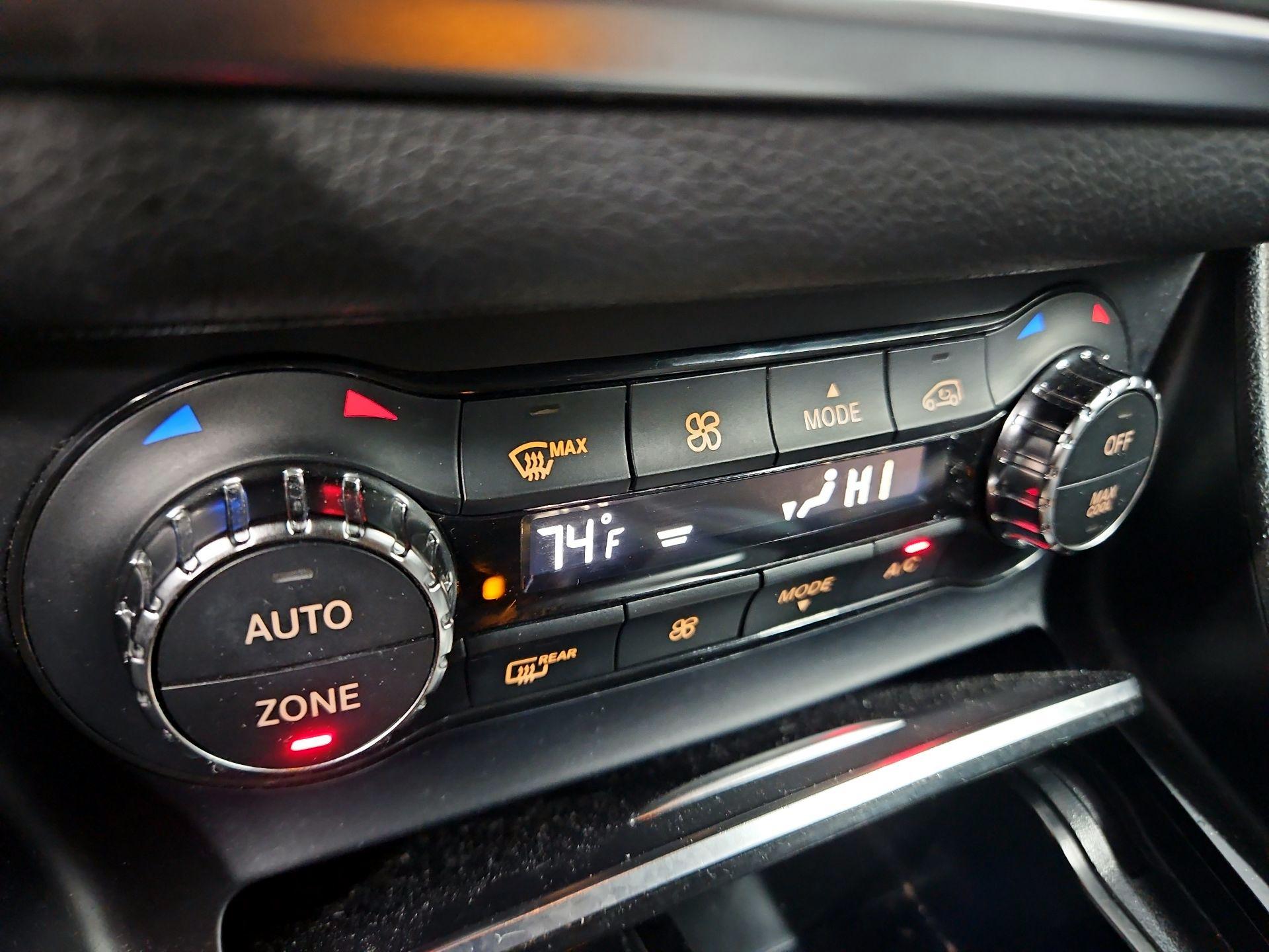 Thumbnail: 2018 Mercedes-Benz GLA - 17