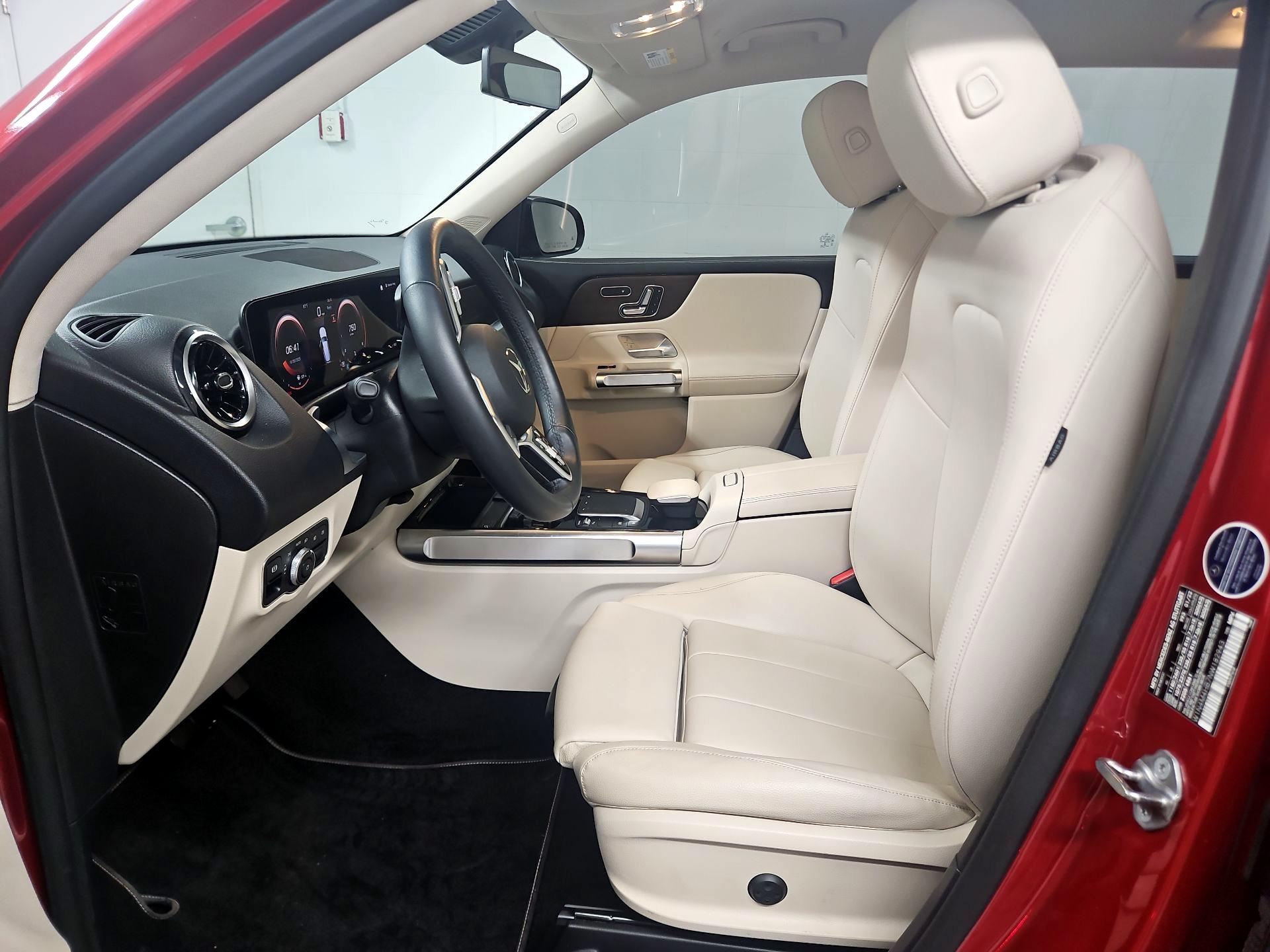 Thumbnail: 2022 Mercedes-Benz GLB - 11