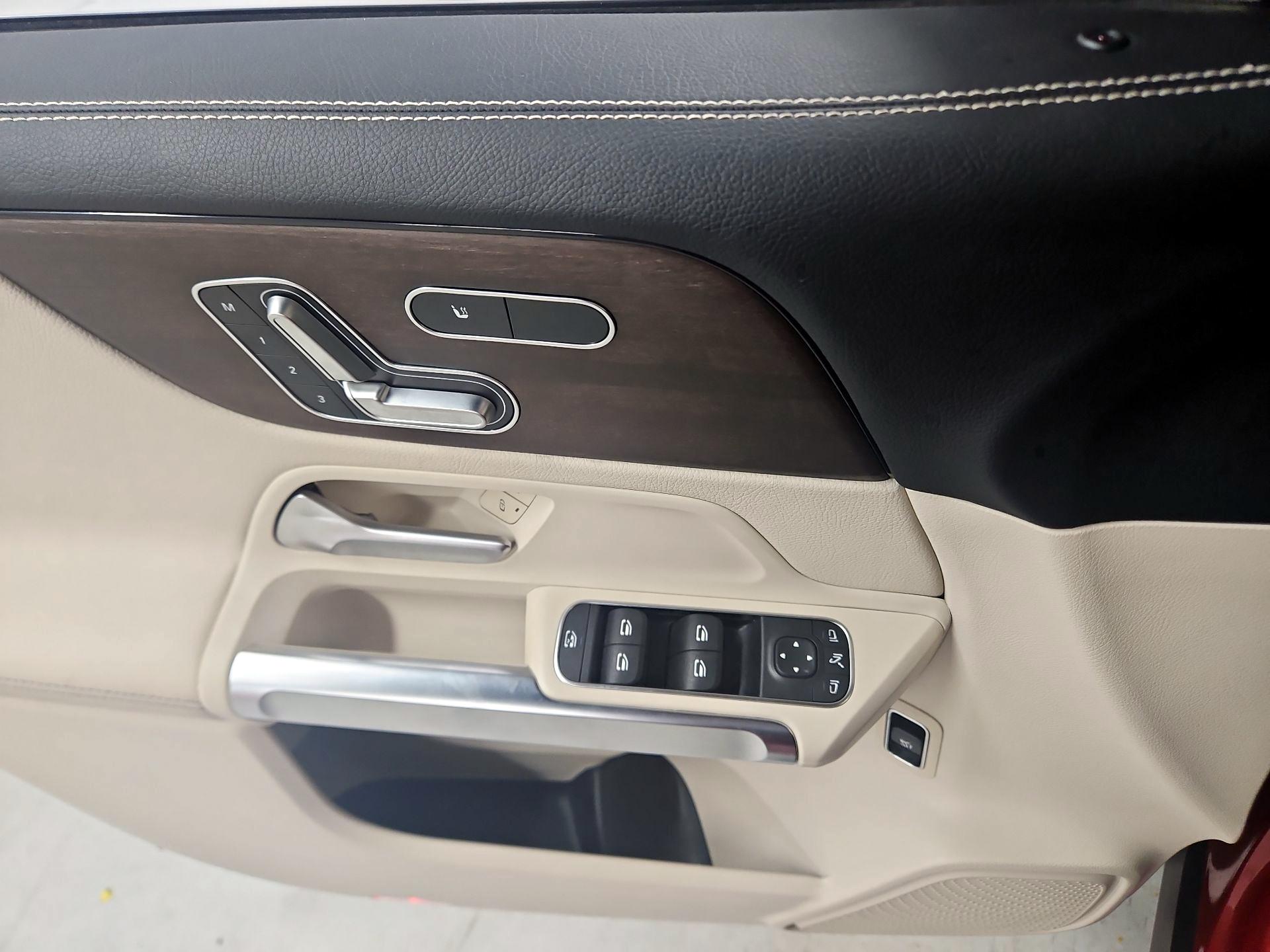 Thumbnail: 2022 Mercedes-Benz GLB - 12