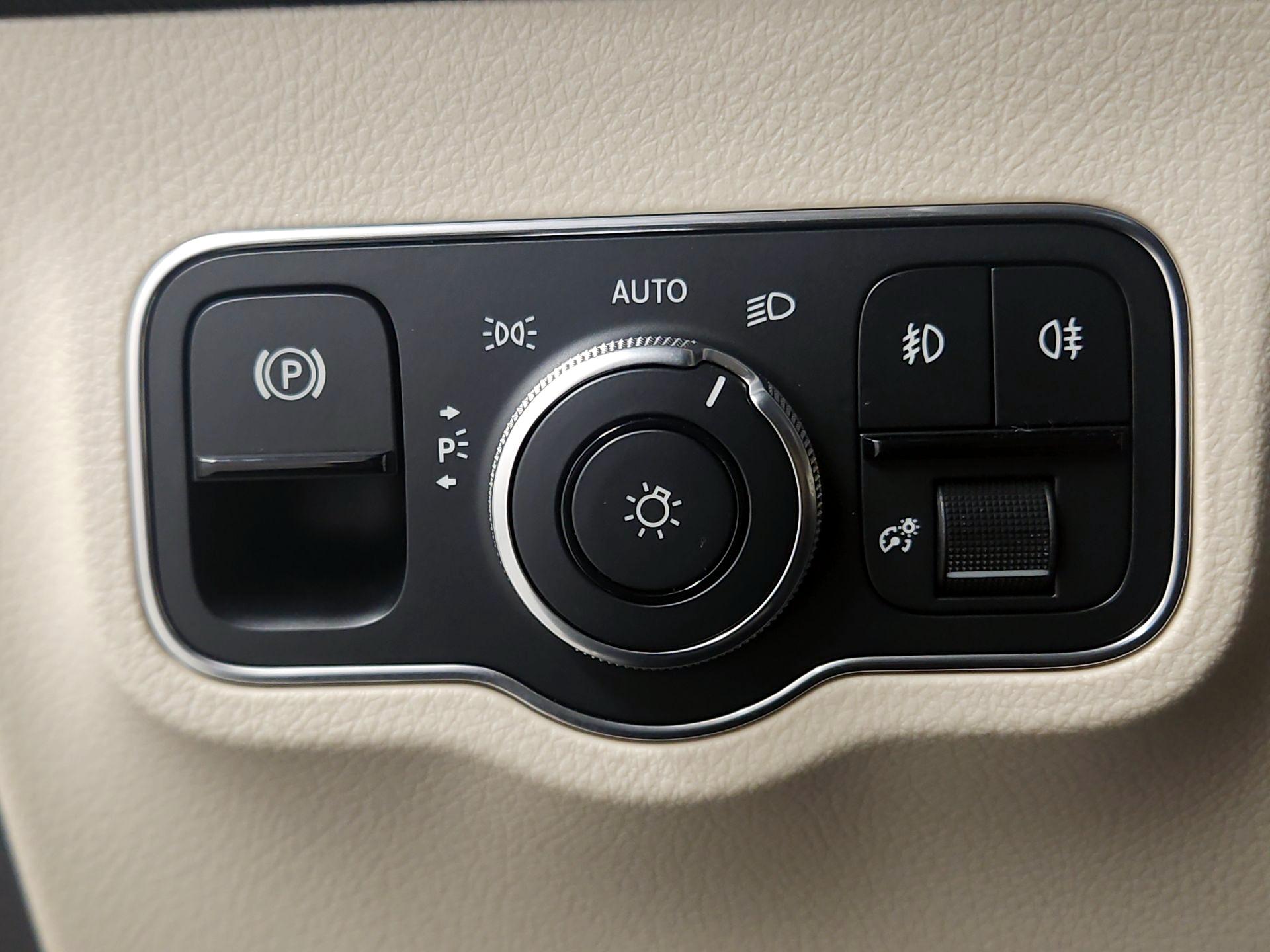 Thumbnail: 2022 Mercedes-Benz GLB - 13