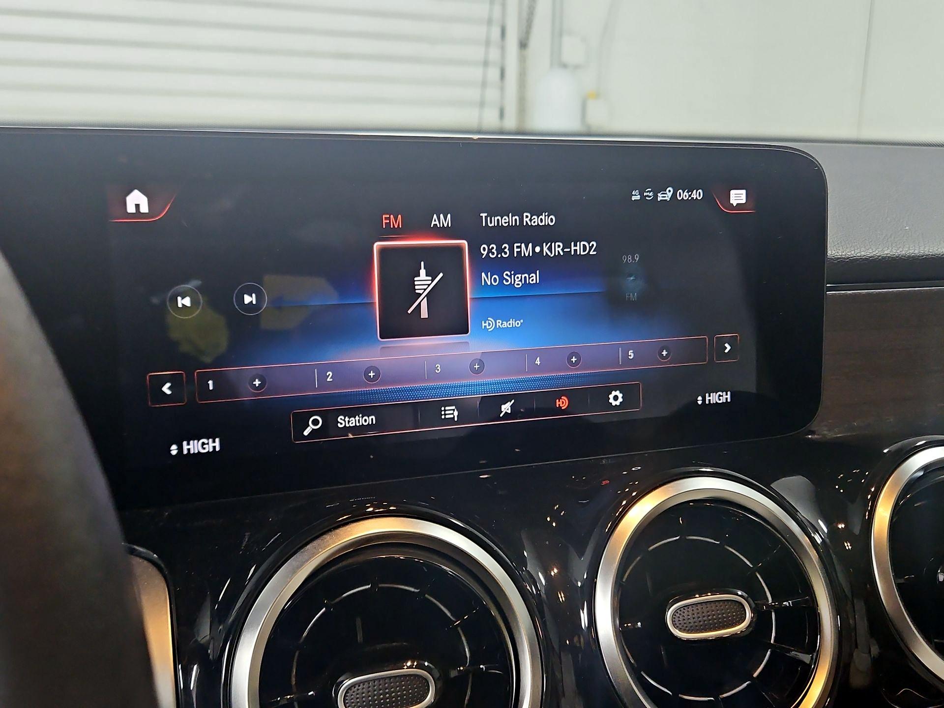 Thumbnail: 2022 Mercedes-Benz GLB - 15