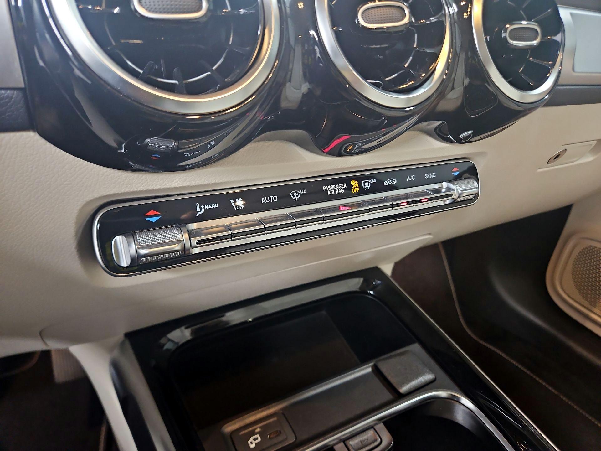 Thumbnail: 2022 Mercedes-Benz GLB - 16