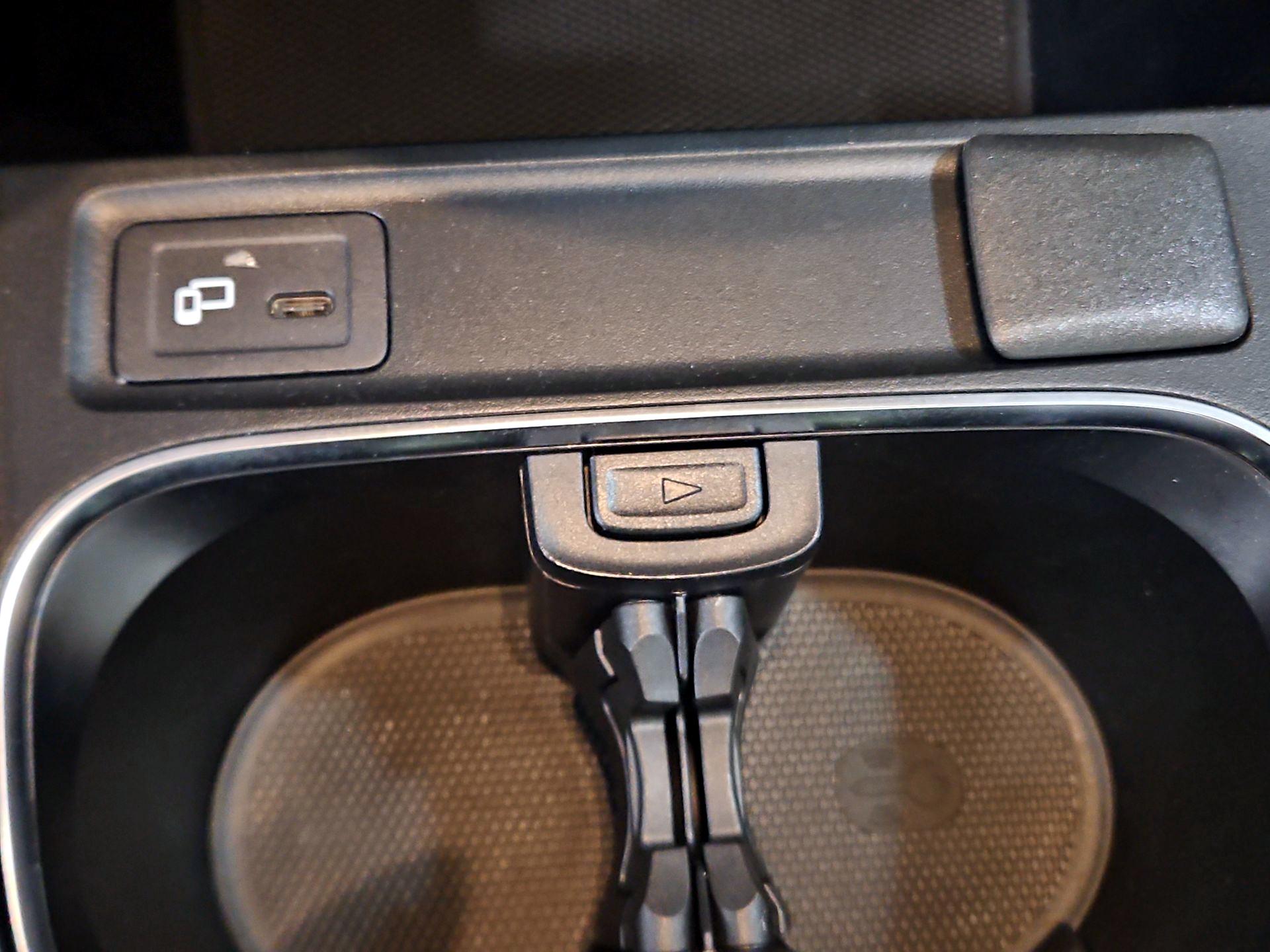 Thumbnail: 2022 Mercedes-Benz GLB - 18