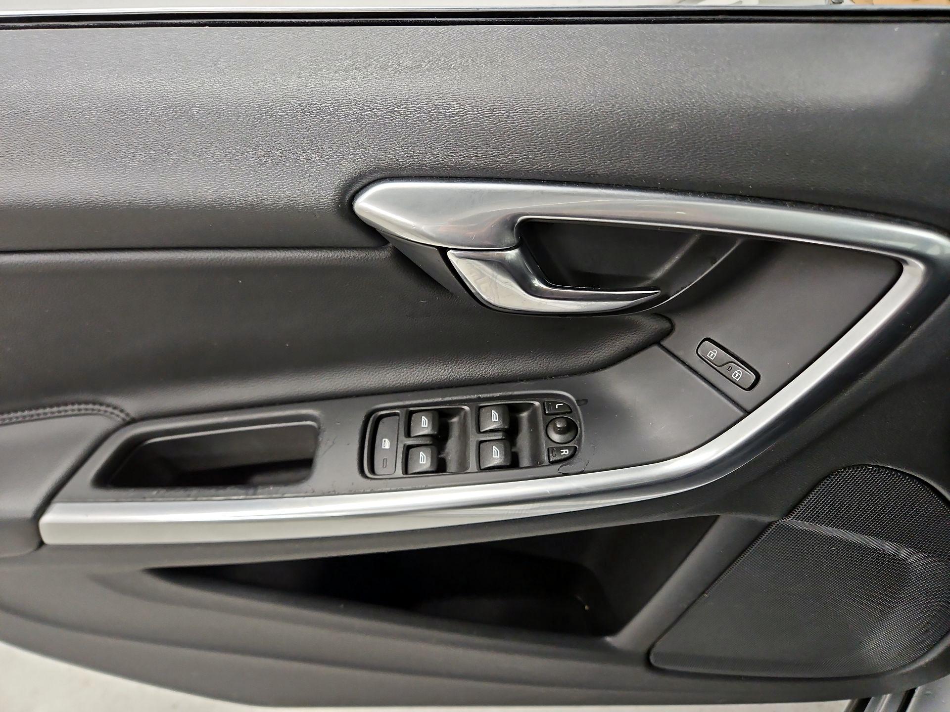 Thumbnail: 2015 Volvo V60 - 12