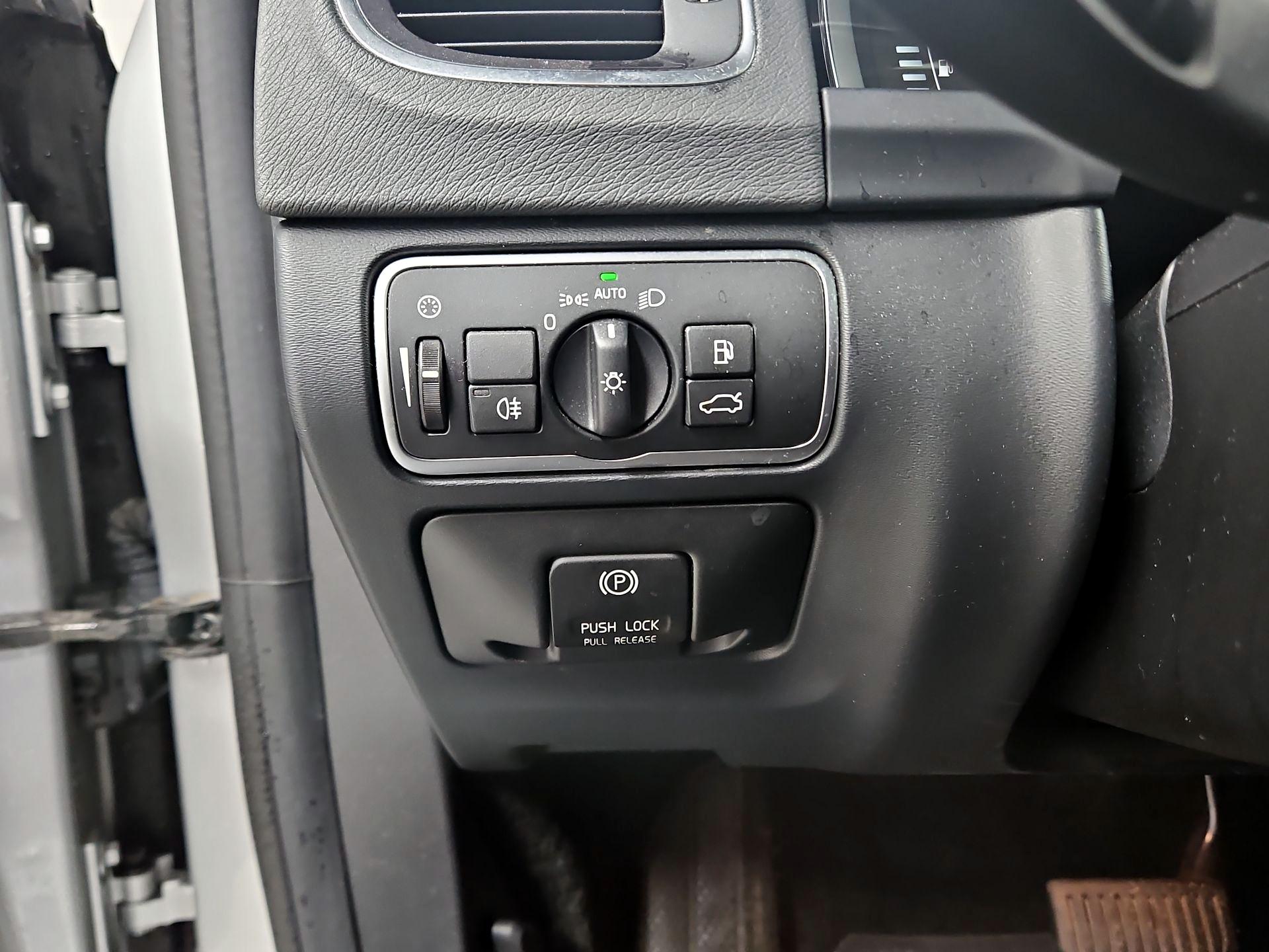 Thumbnail: 2015 Volvo V60 - 13