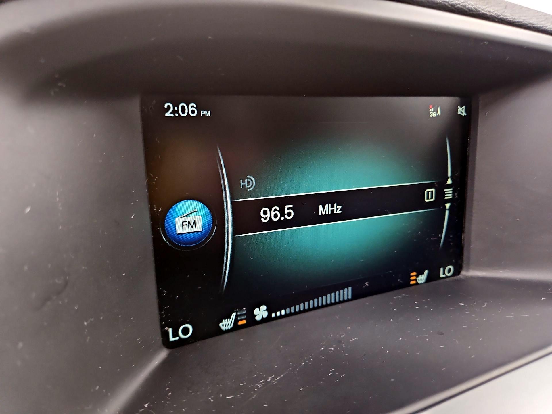 Thumbnail: 2015 Volvo V60 - 14