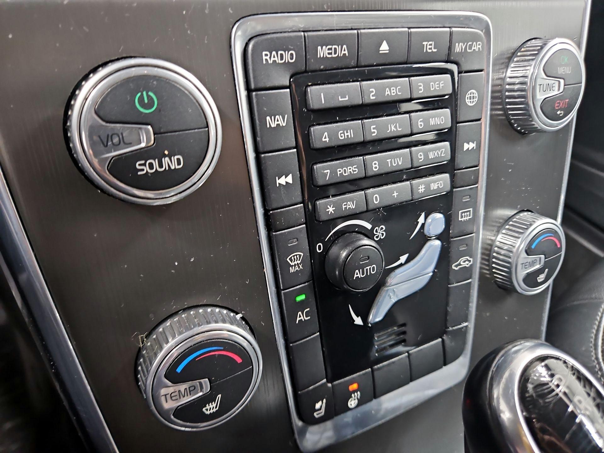 Thumbnail: 2015 Volvo V60 - 15