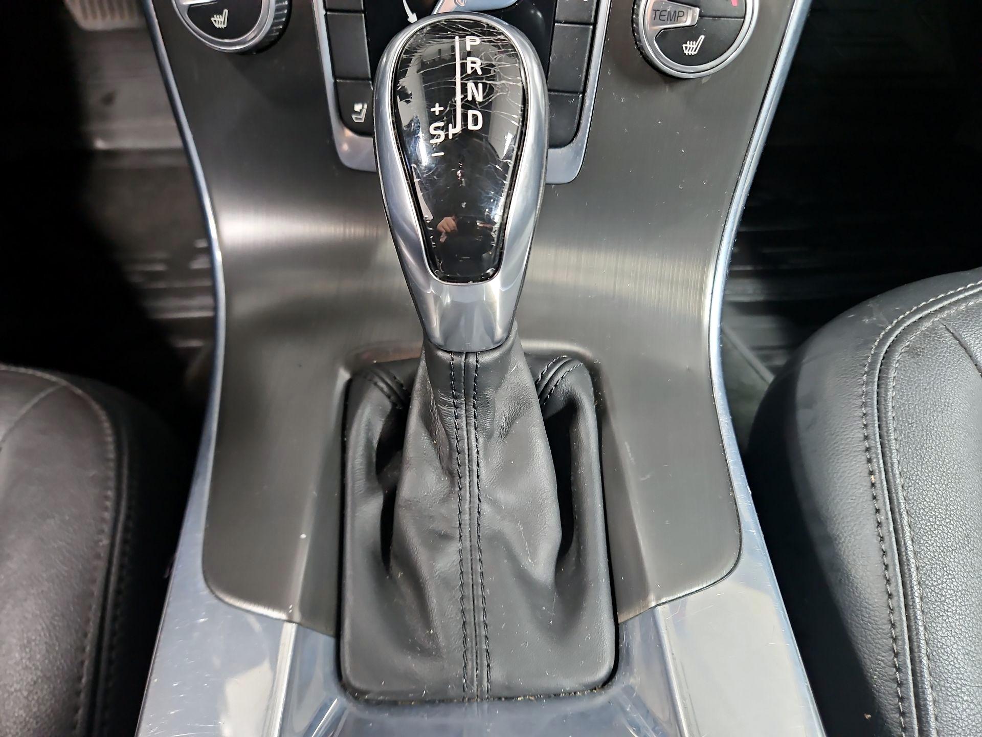 Thumbnail: 2015 Volvo V60 - 16